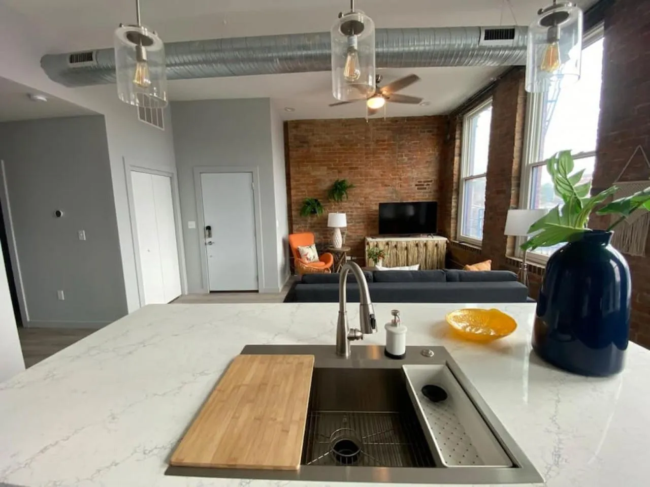 ZANGO Explore OTR and Downtown from a Renovated Condo
