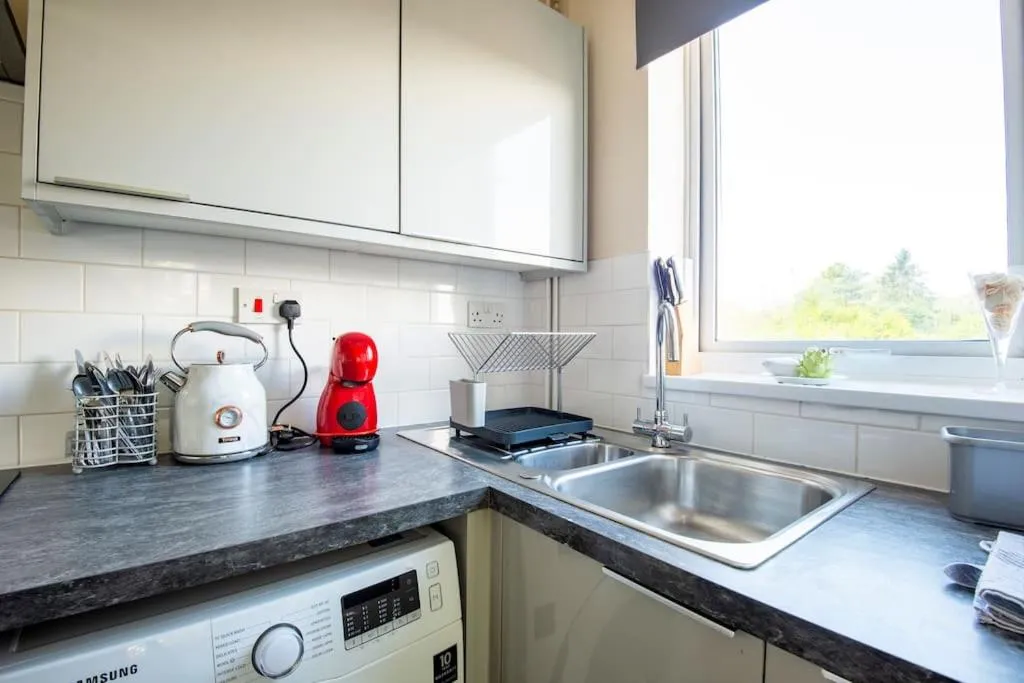 Coffee/tea facilities in Charming Entire 2-Bedroom House in Milton Keynes