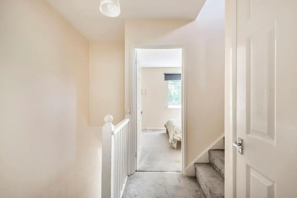 Bathroom in Charming Entire 2-Bedroom House in Milton Keynes