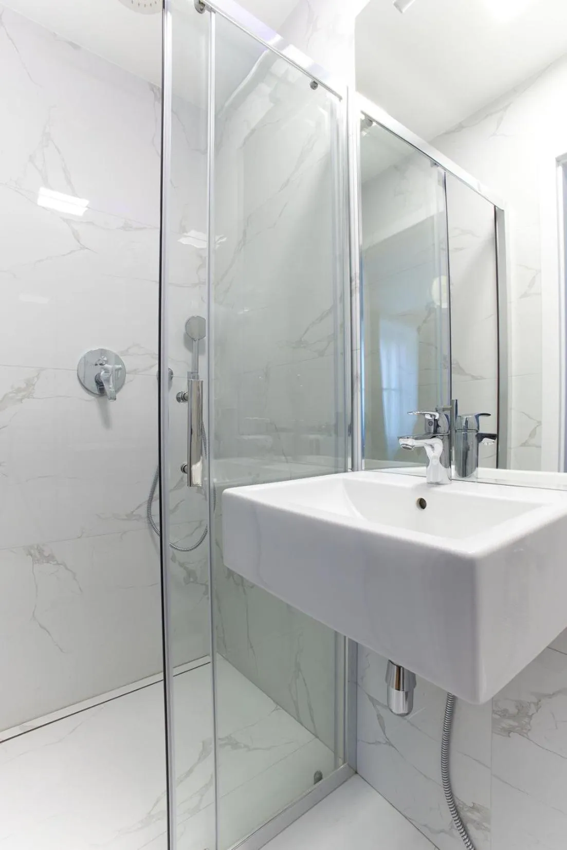 Shower in River View Residence by Charles Bridge