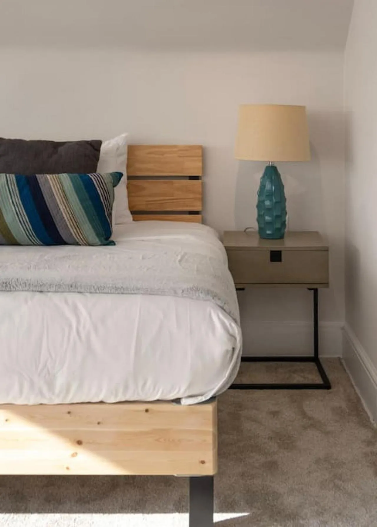 Bed in Deluxe 6 Bedroom 3 Min to Downtown w 2-car Driveway