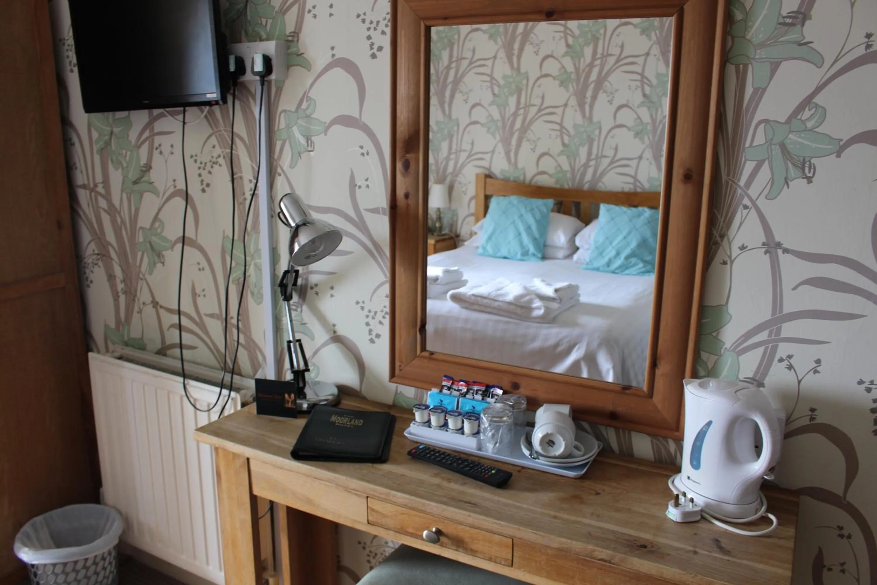 Coffee/tea facilities, Bed in The Moorland Hotel