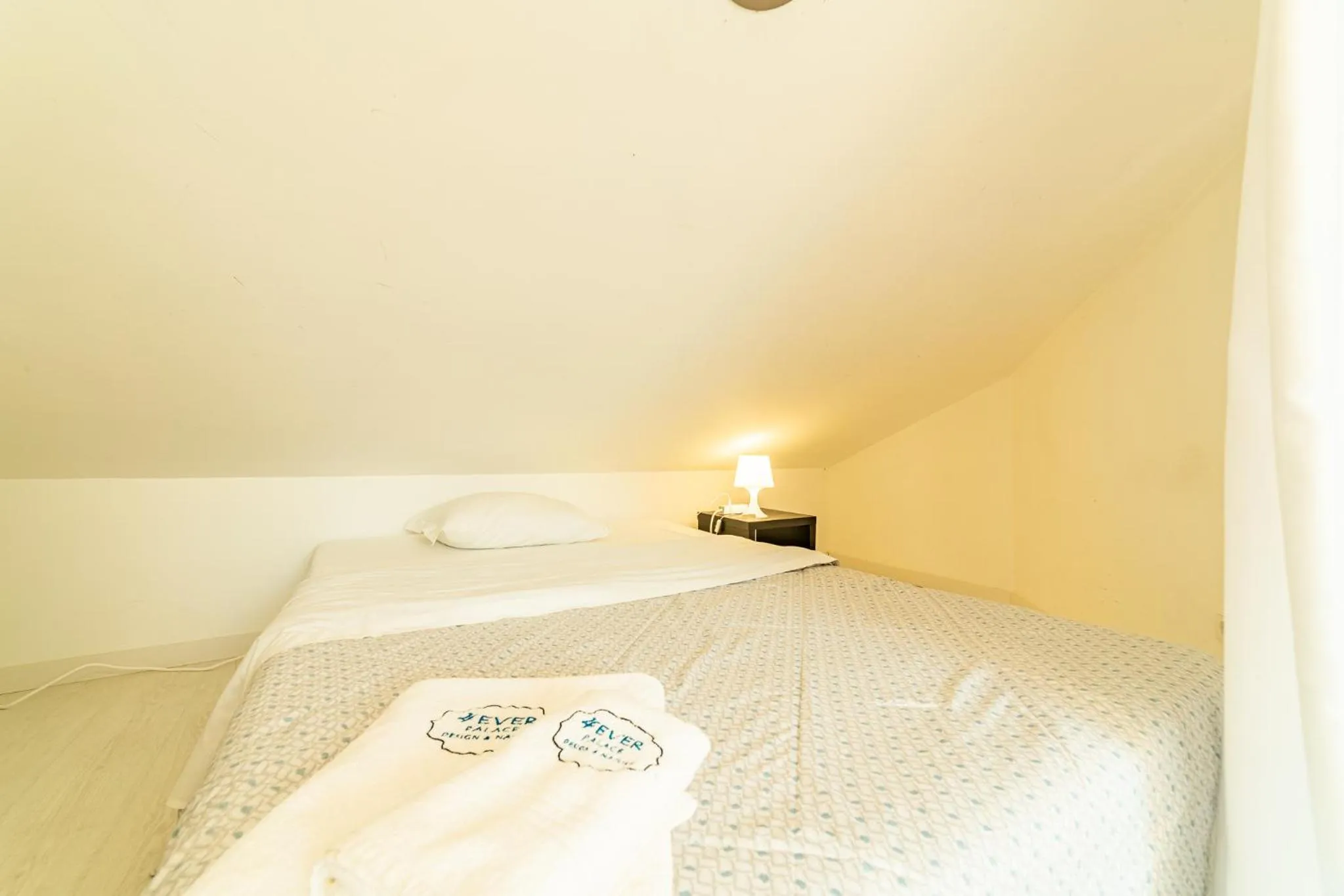 Bed in 4Ever Palace Design&Nature