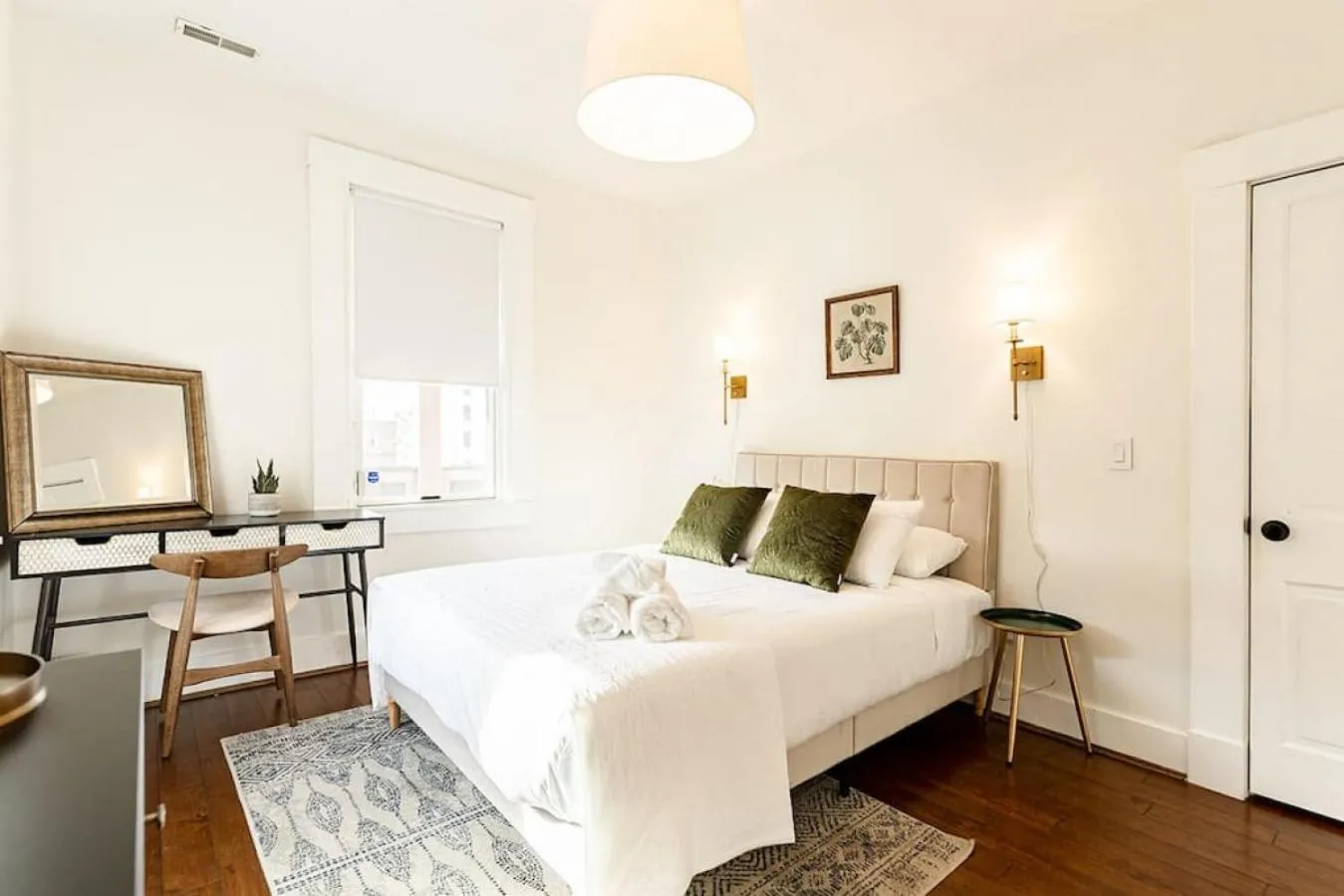 Bed in Walk to Rhinegeist, Findlay Market, FREE Streetcar