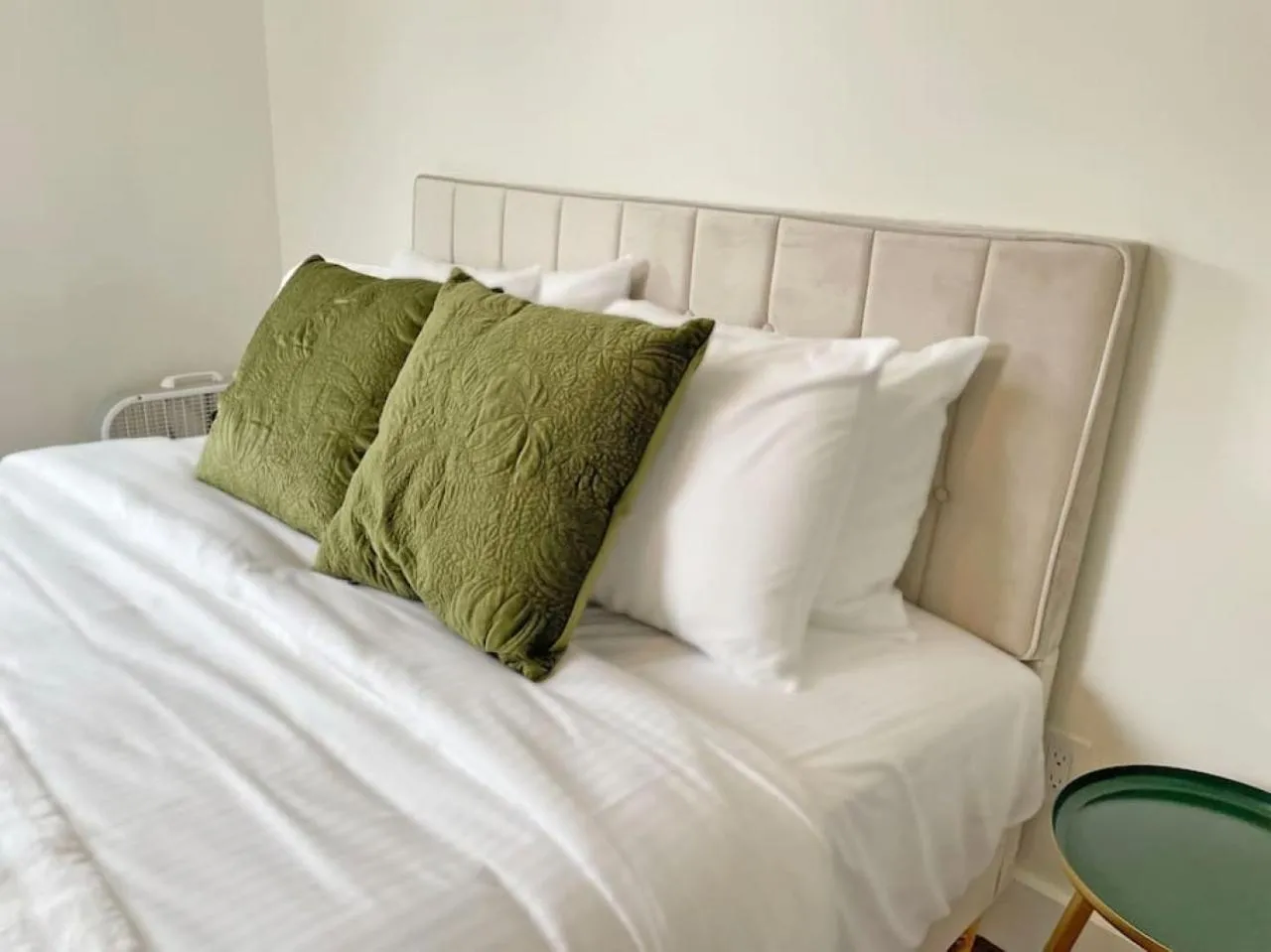 Bed in Walk to Rhinegeist, Findlay Market, FREE Streetcar