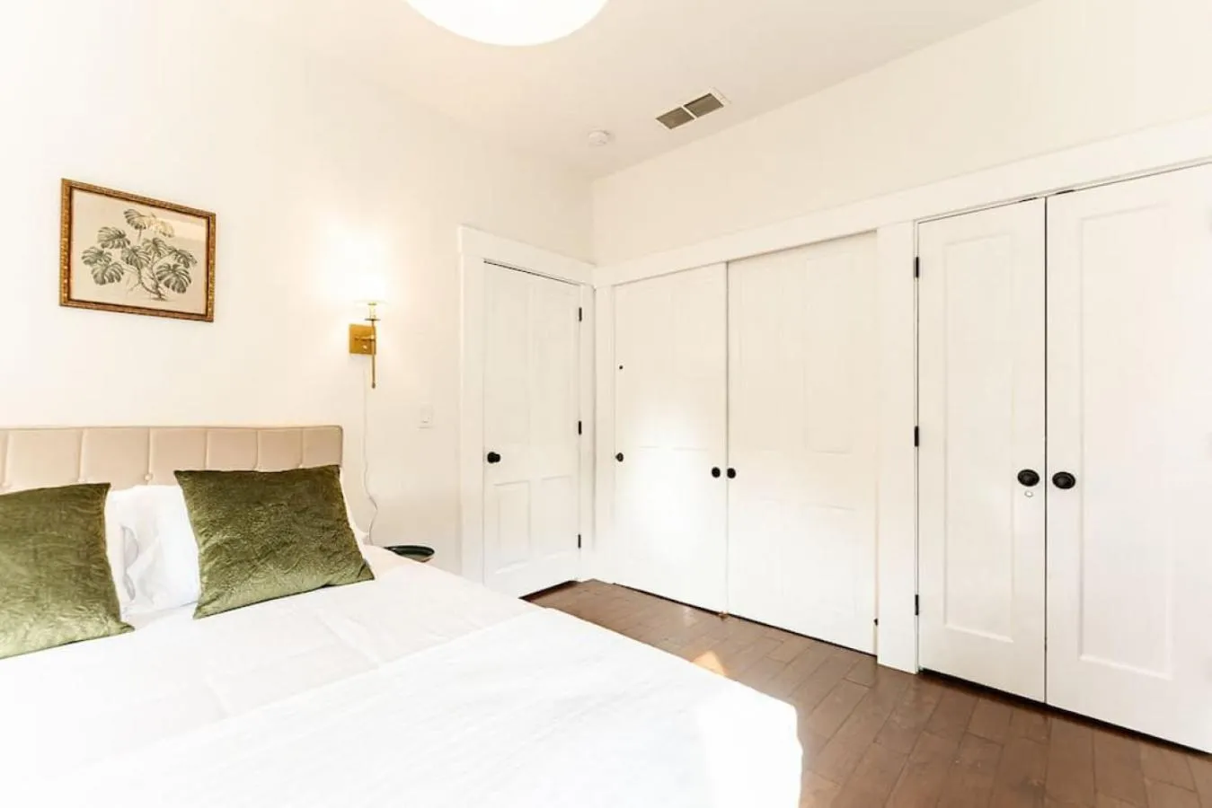 Bed in Walk to Rhinegeist, Findlay Market, FREE Streetcar