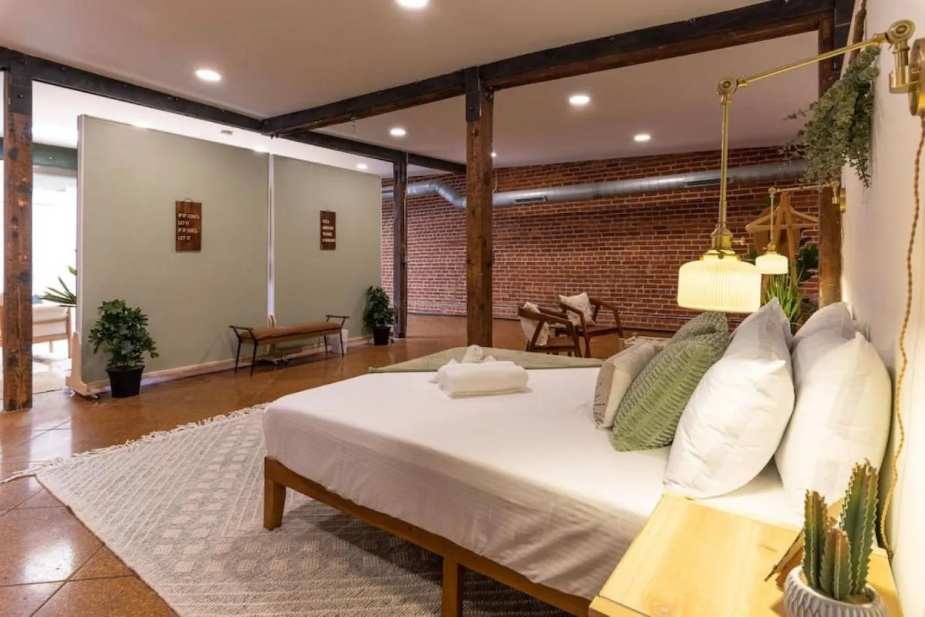 Deluxe 3BR Loft Walkable to Everything Downtown