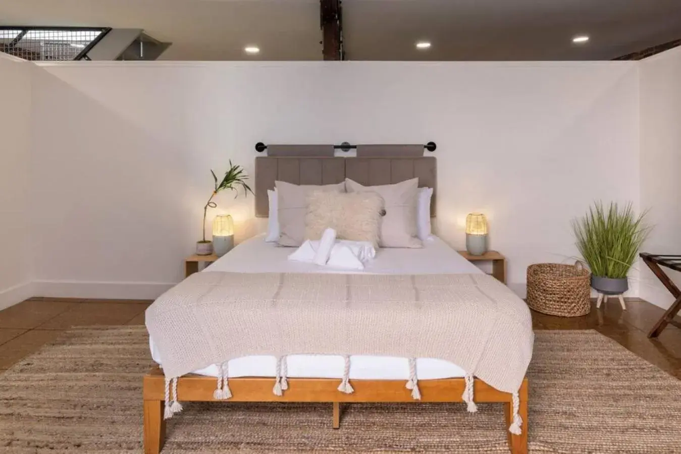 Deluxe 3BR Loft Walkable to Everything Downtown Deluxe 3BR Loft Walkable to Everything Downtown