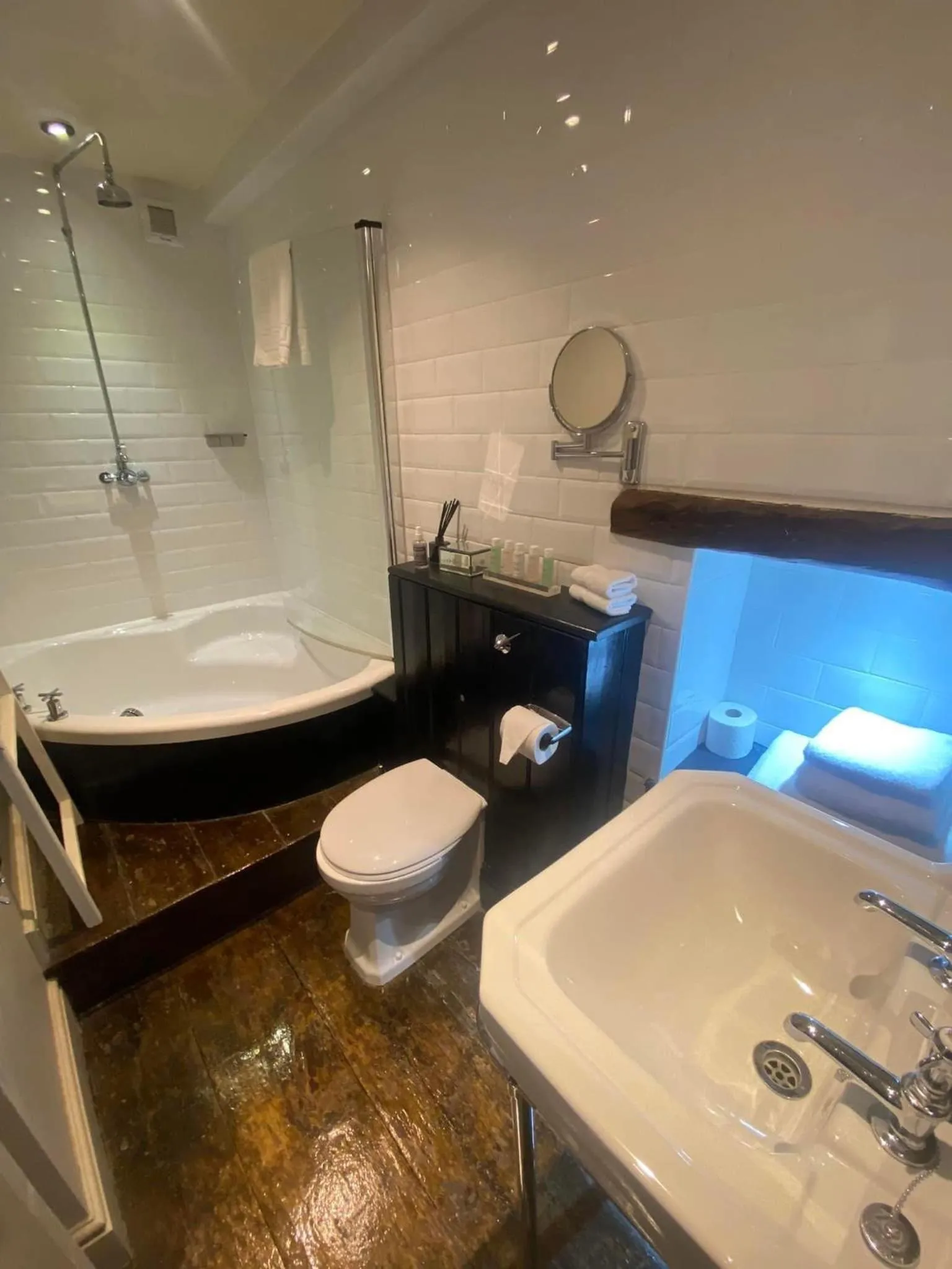 Bathroom in The New White Lion