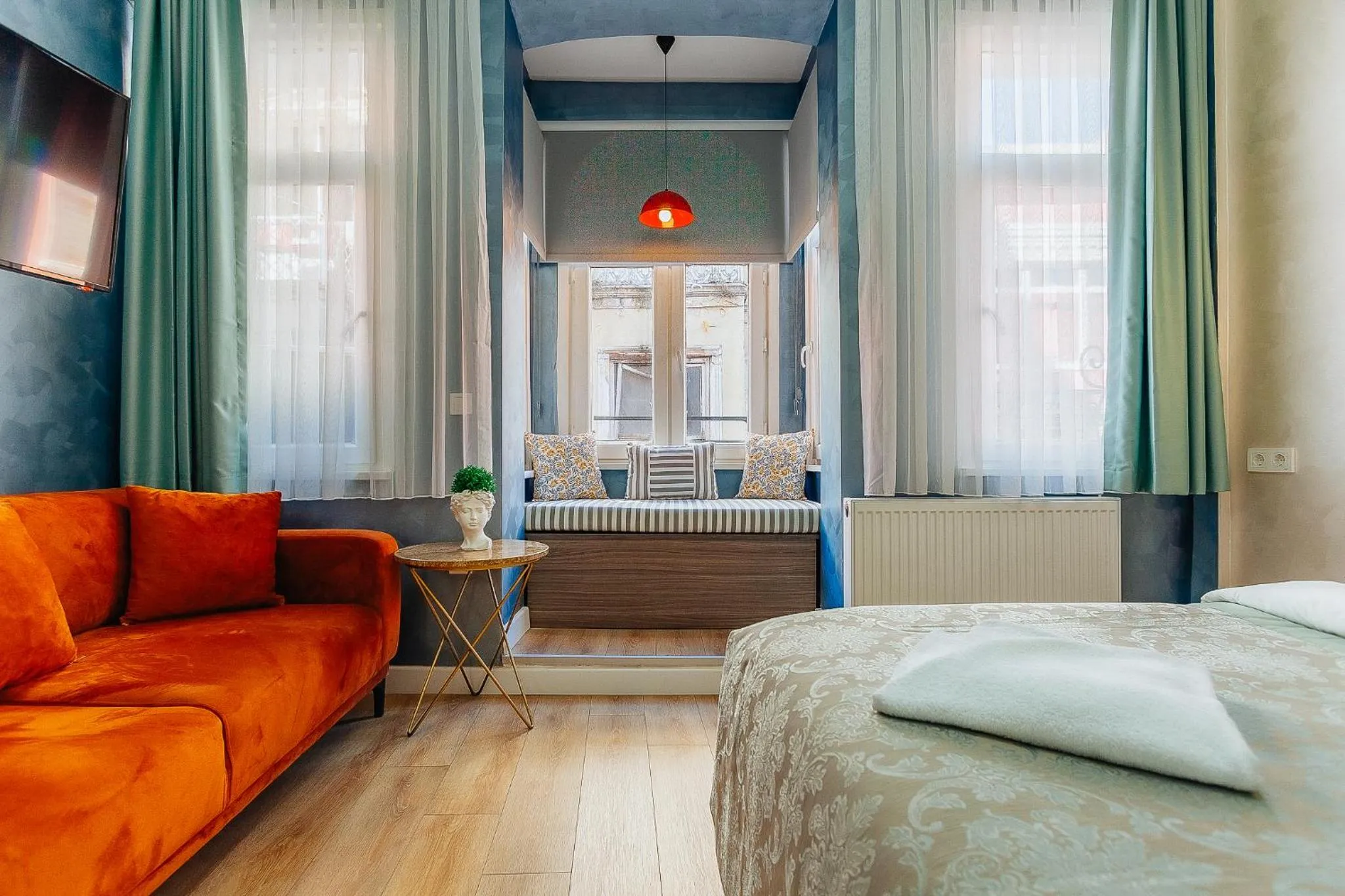 Photo of the whole room in Taksim Bi Center Suites