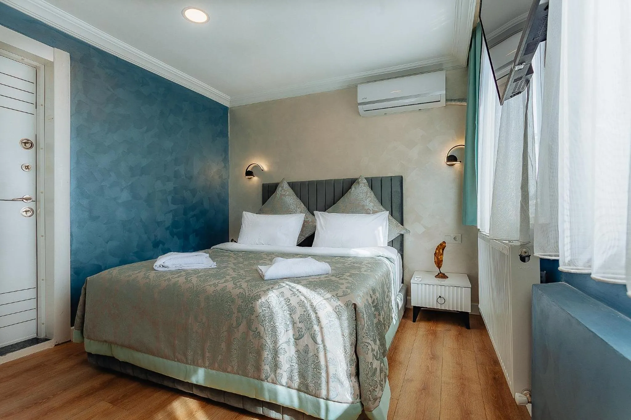 Bed in Taksim Bi Center Suites