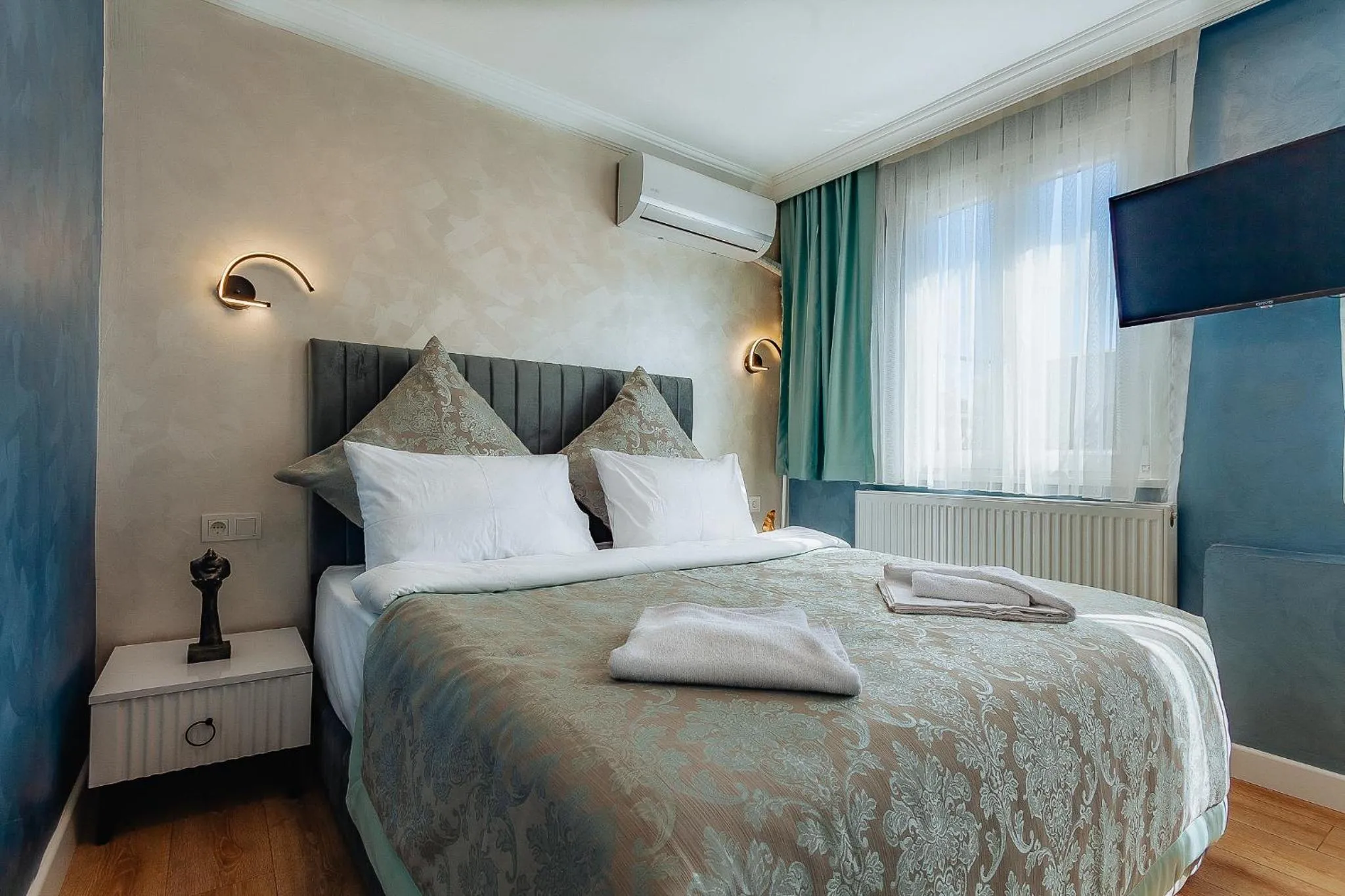 Bed in Taksim Bi Center Suites