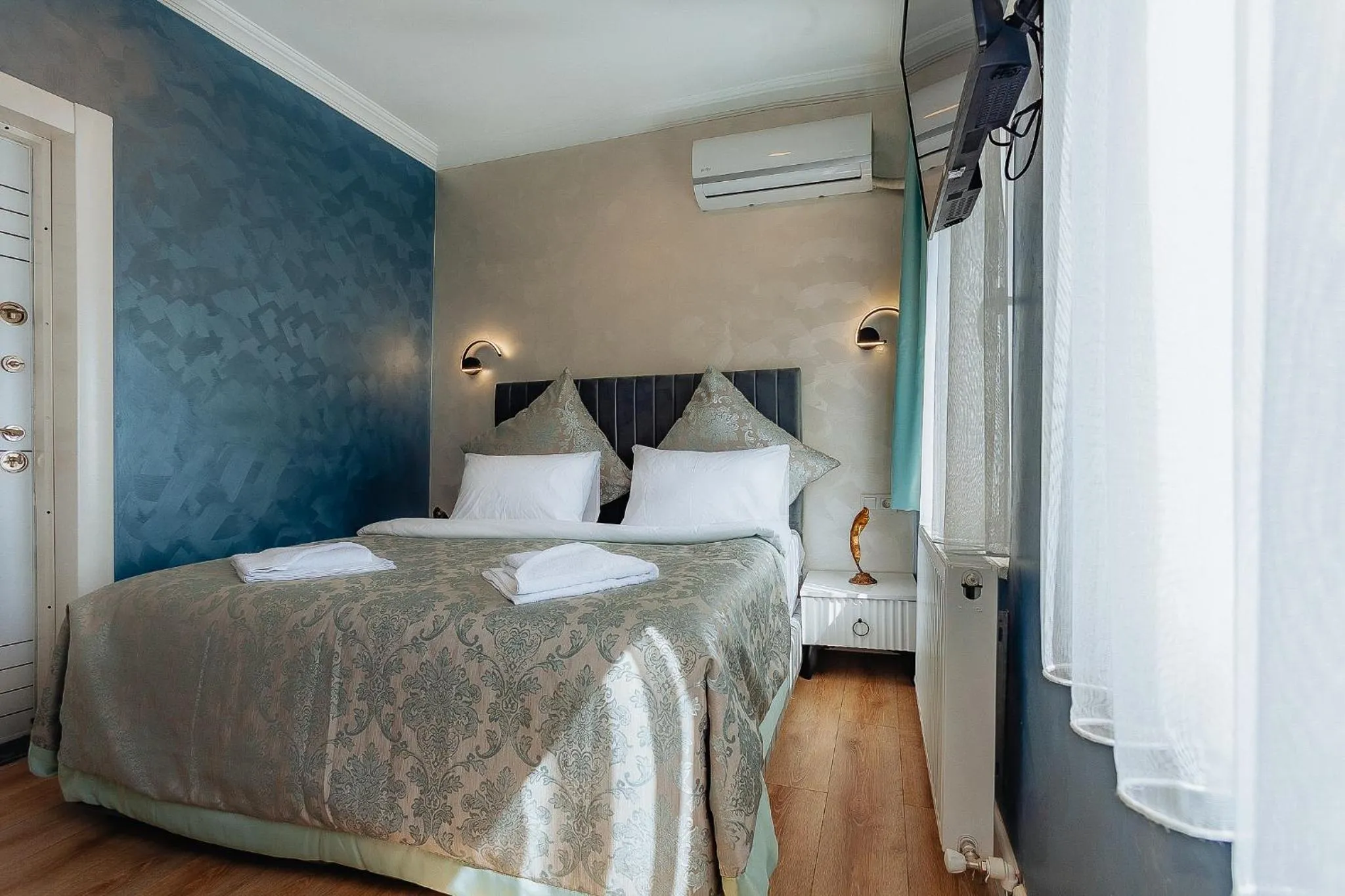 Bed in Taksim Bi Center Suites