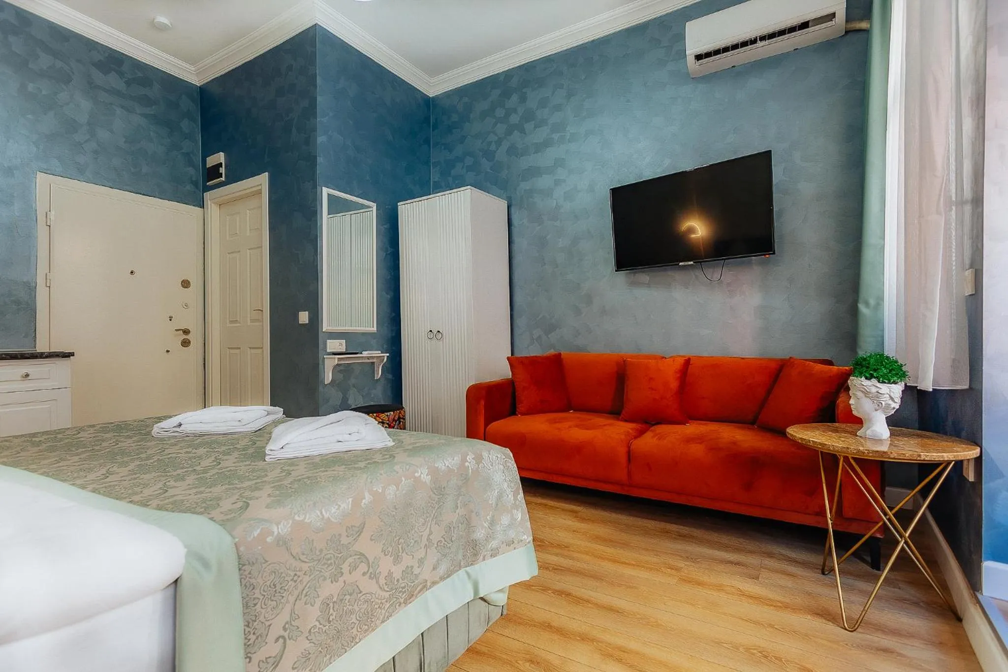 Photo of the whole room in Taksim Bi Center Suites