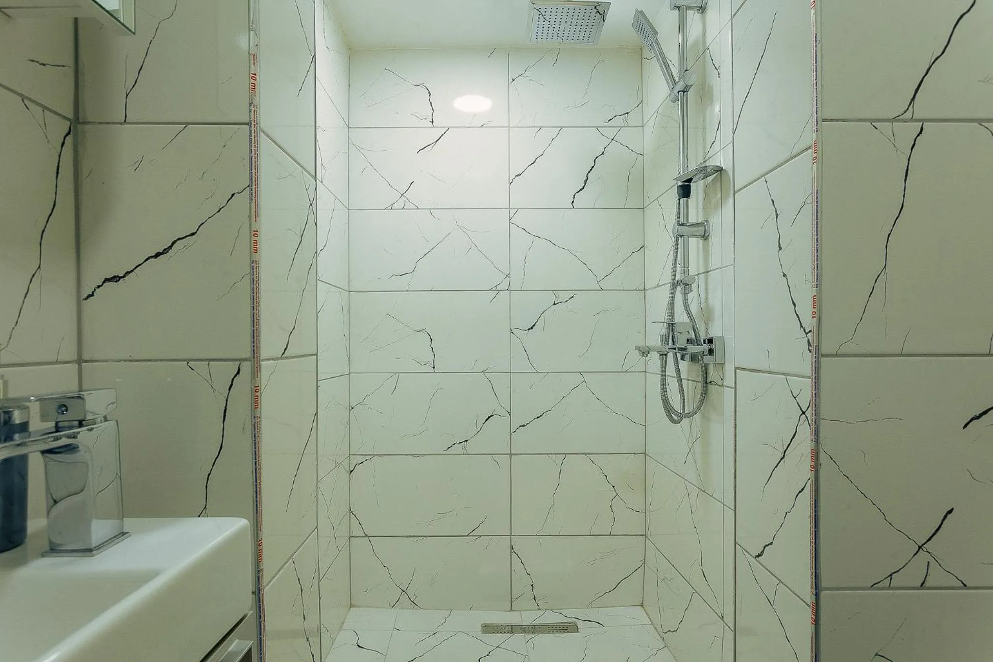 Shower in Taksim Bi Center Suites