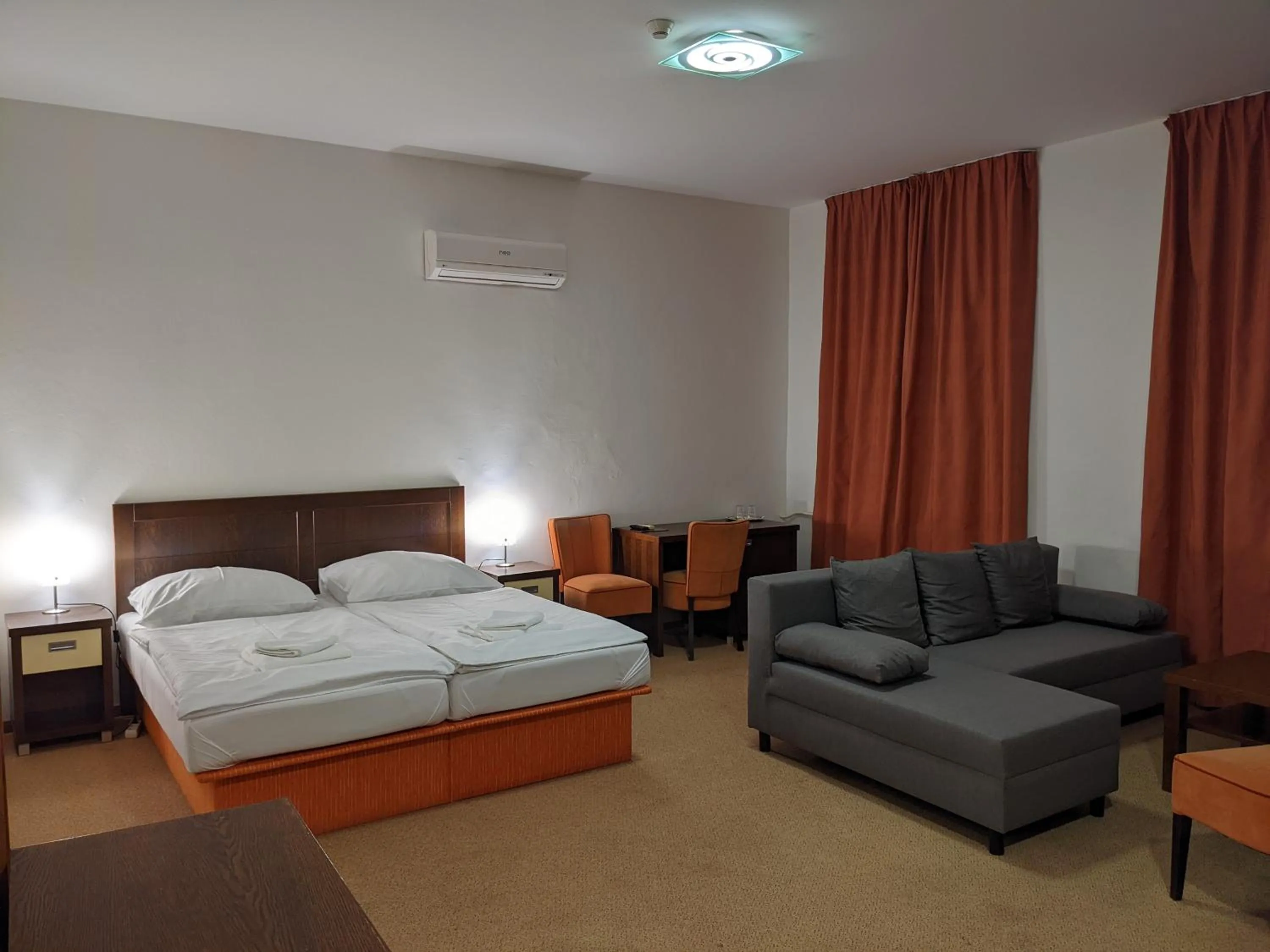 Bed in Garni Hotel Cosmopolitan
