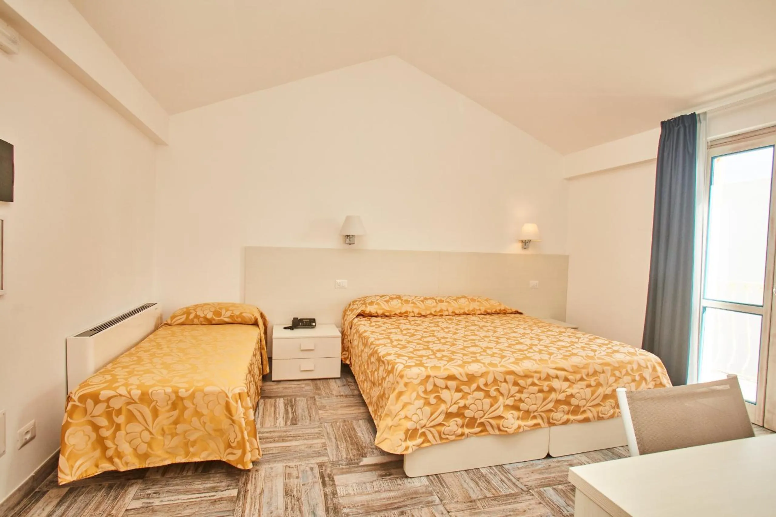 Bed in Hotel Muita di Mari