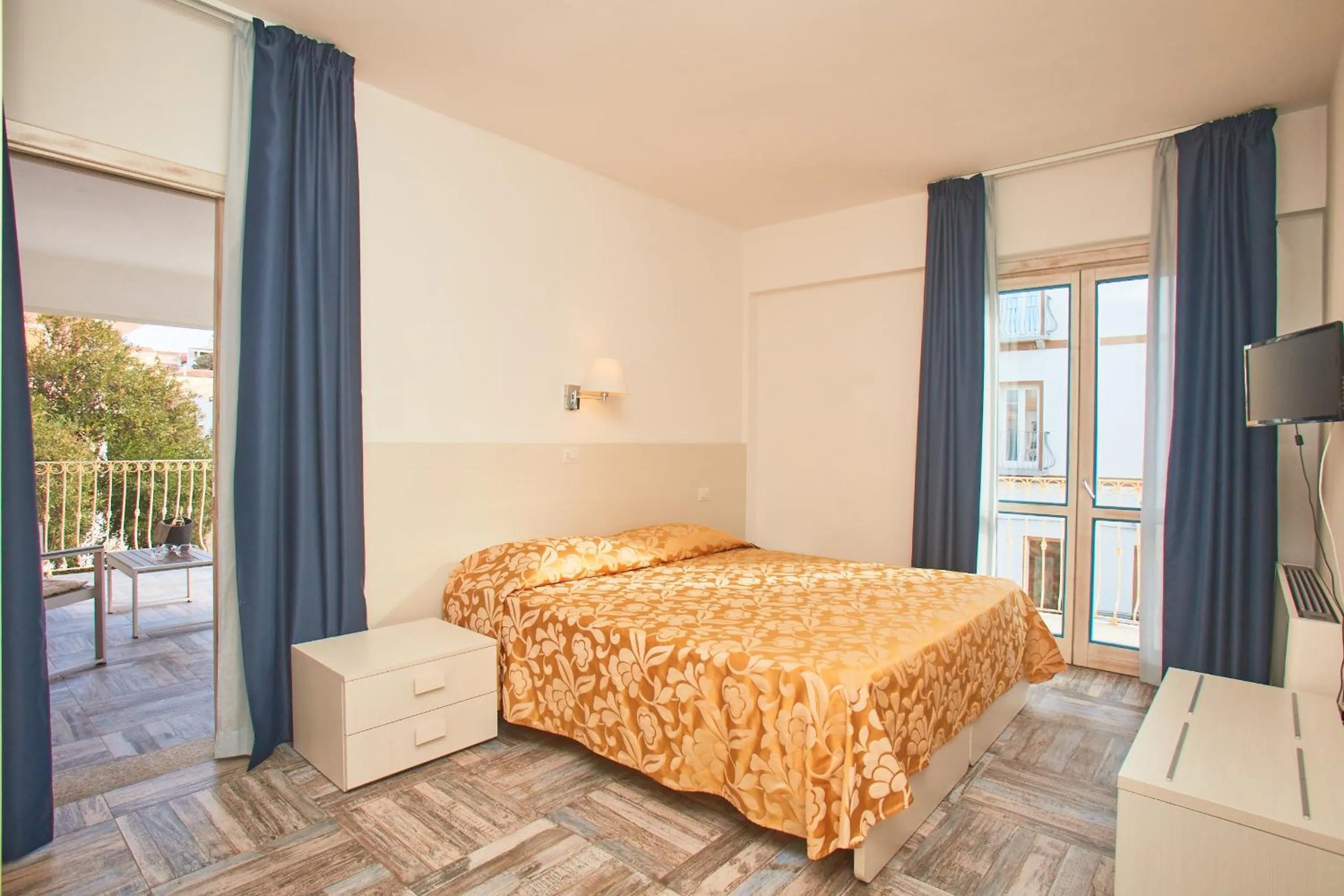 Bed in Hotel Muita di Mari