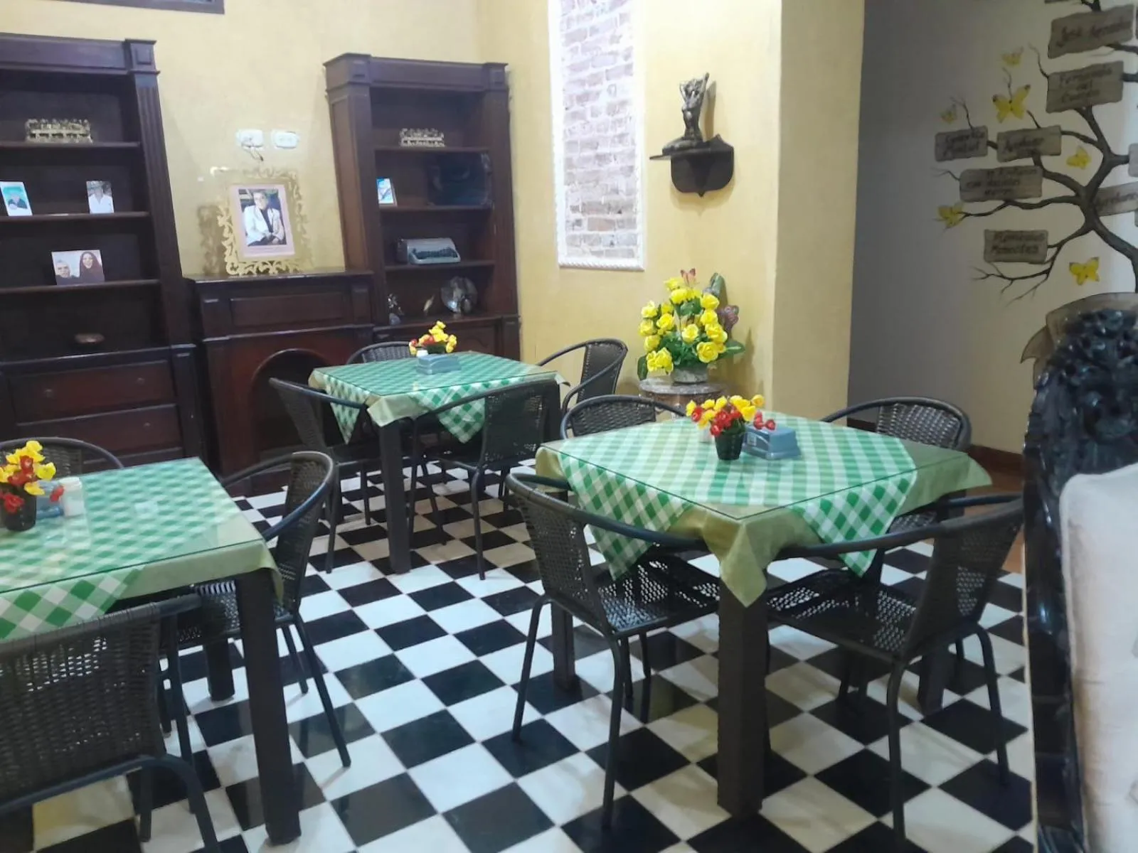 Restaurant/places to eat in hotel san nicolas colonial
