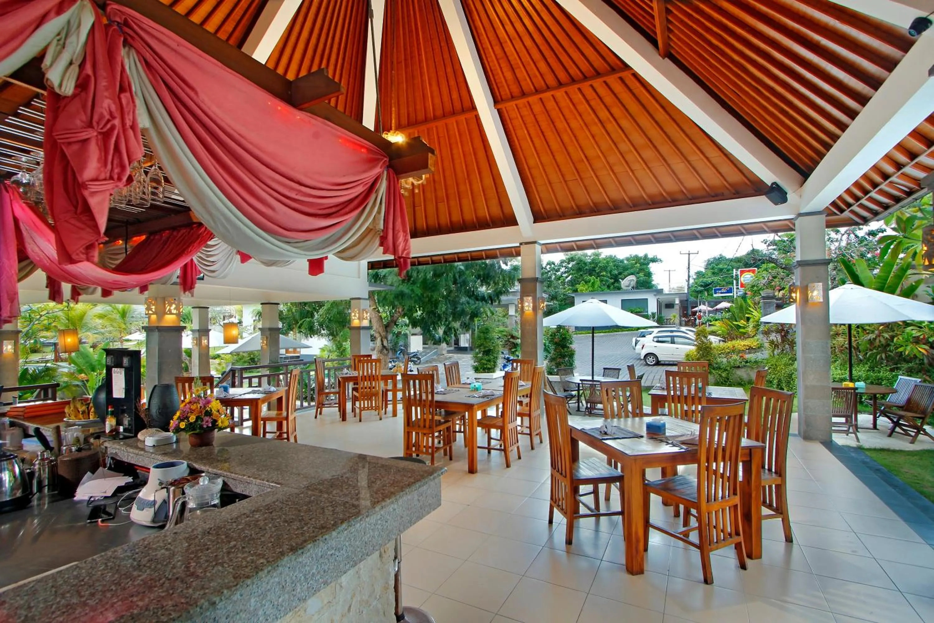 Restaurant/places to eat in The Brothers Villa