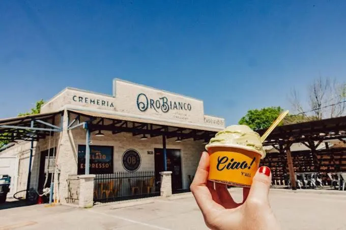 2 Kings Hot Tub Modern Cottage Hill Country