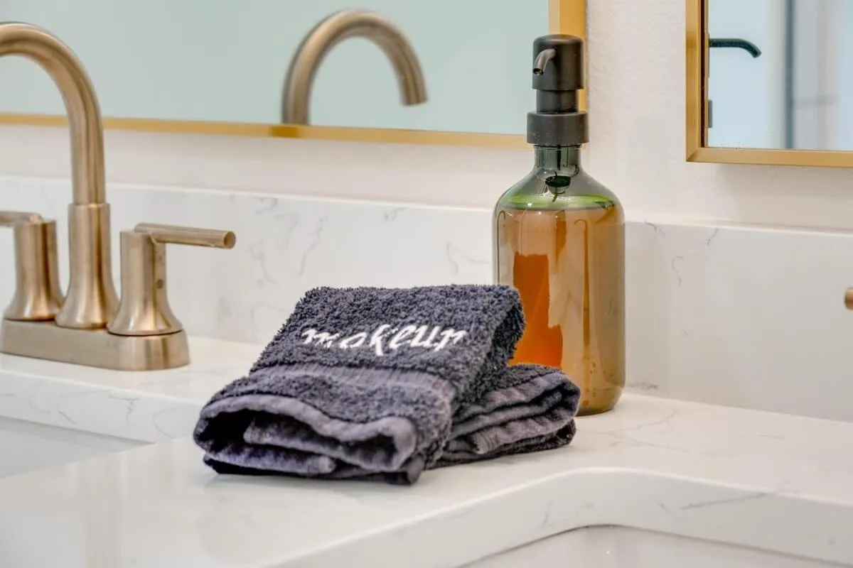 2 Kings Hot Tub Modern Cottage Hill Country