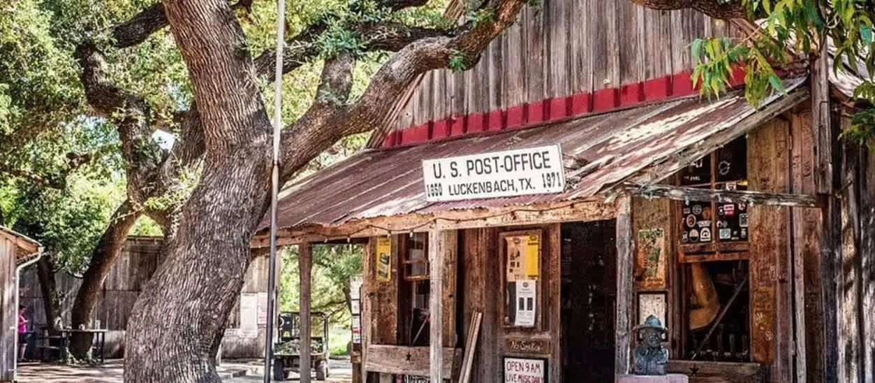 2 Kings Hot Tub Modern Cottage Hill Country