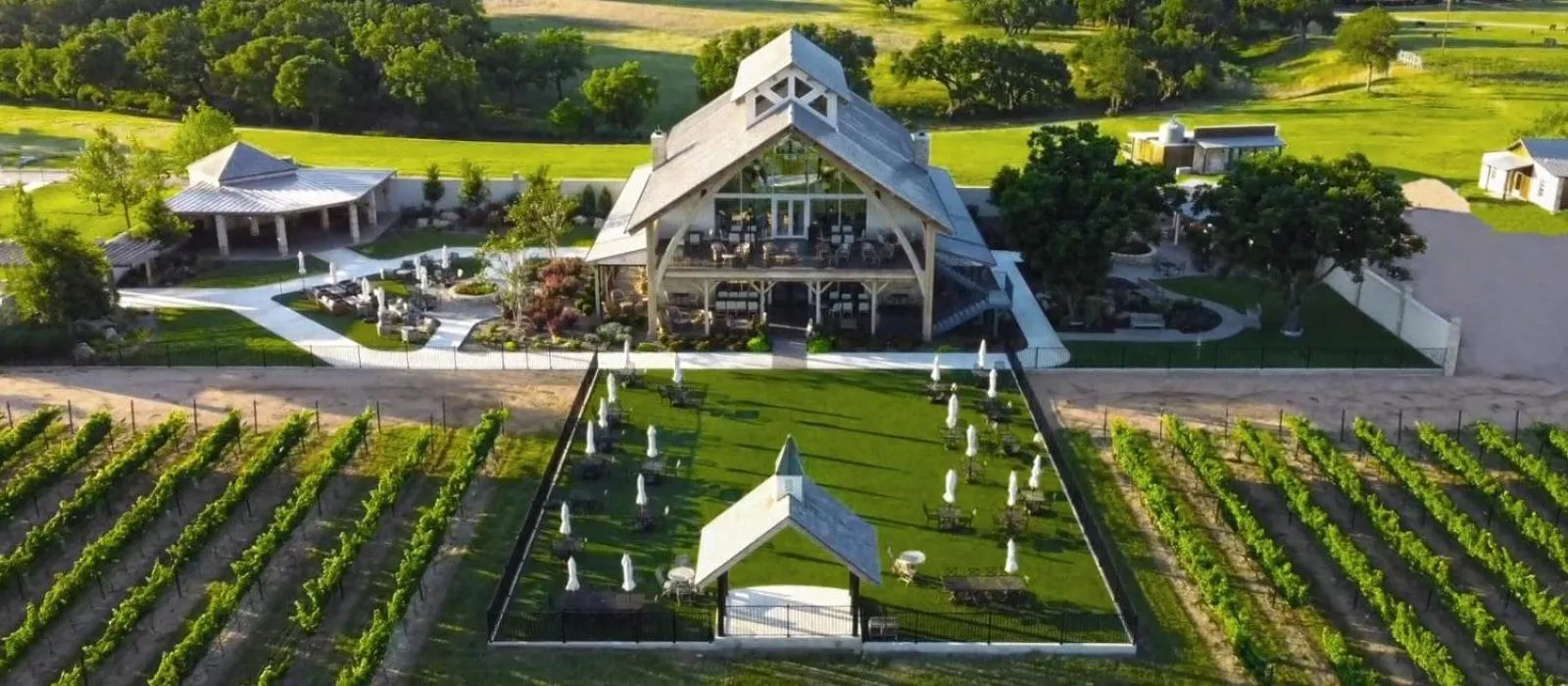 2 Kings Hot Tub Modern Cottage Hill Country