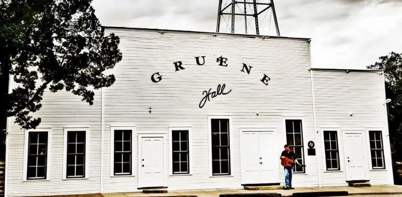 2 Kings Hot Tub Modern Cottage Hill Country