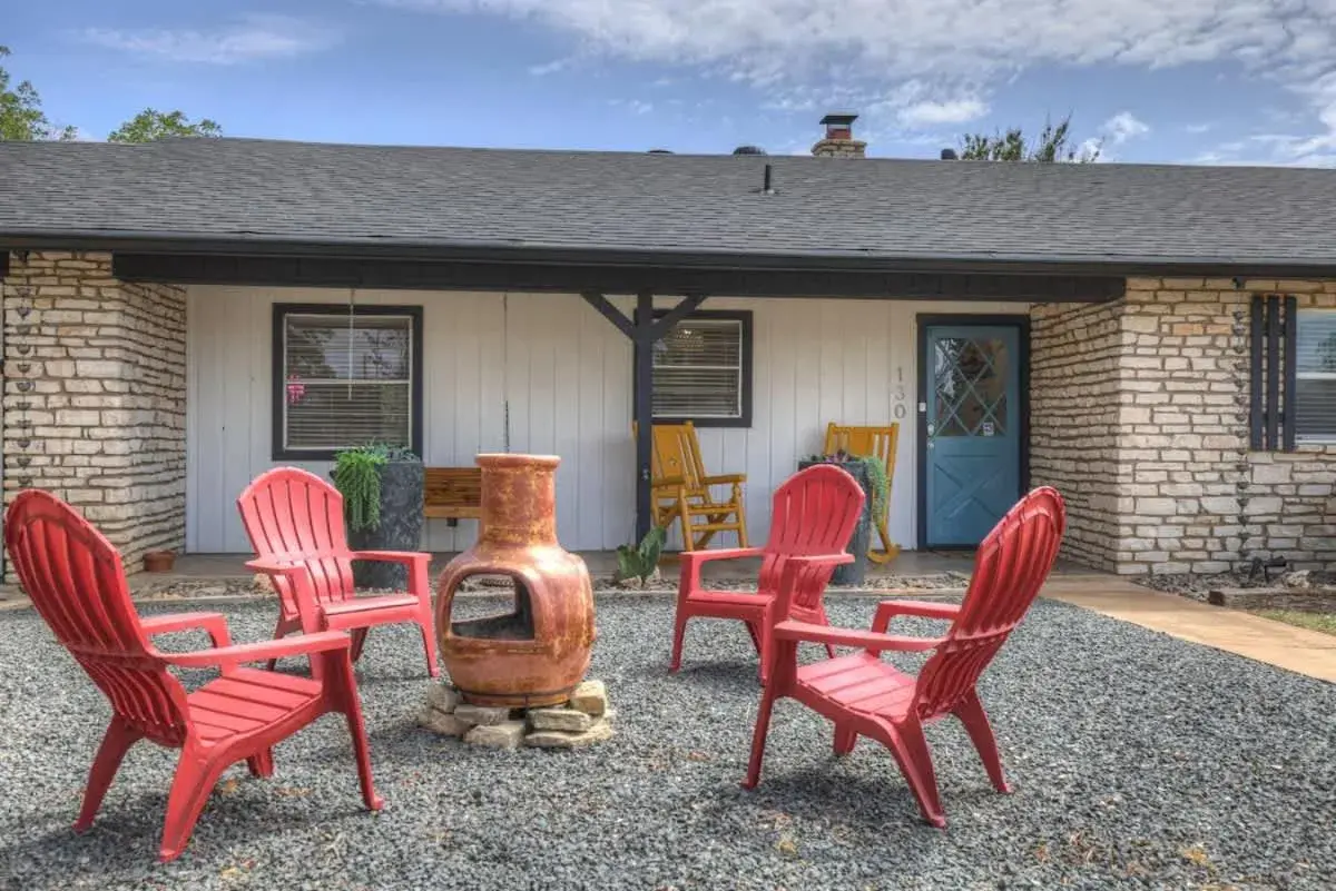 Eclectic Fun Haus with Hot Tub - 3 Min Drive to Main Eclectic Fun Haus with Hot Tub - 3 Min Drive to Main