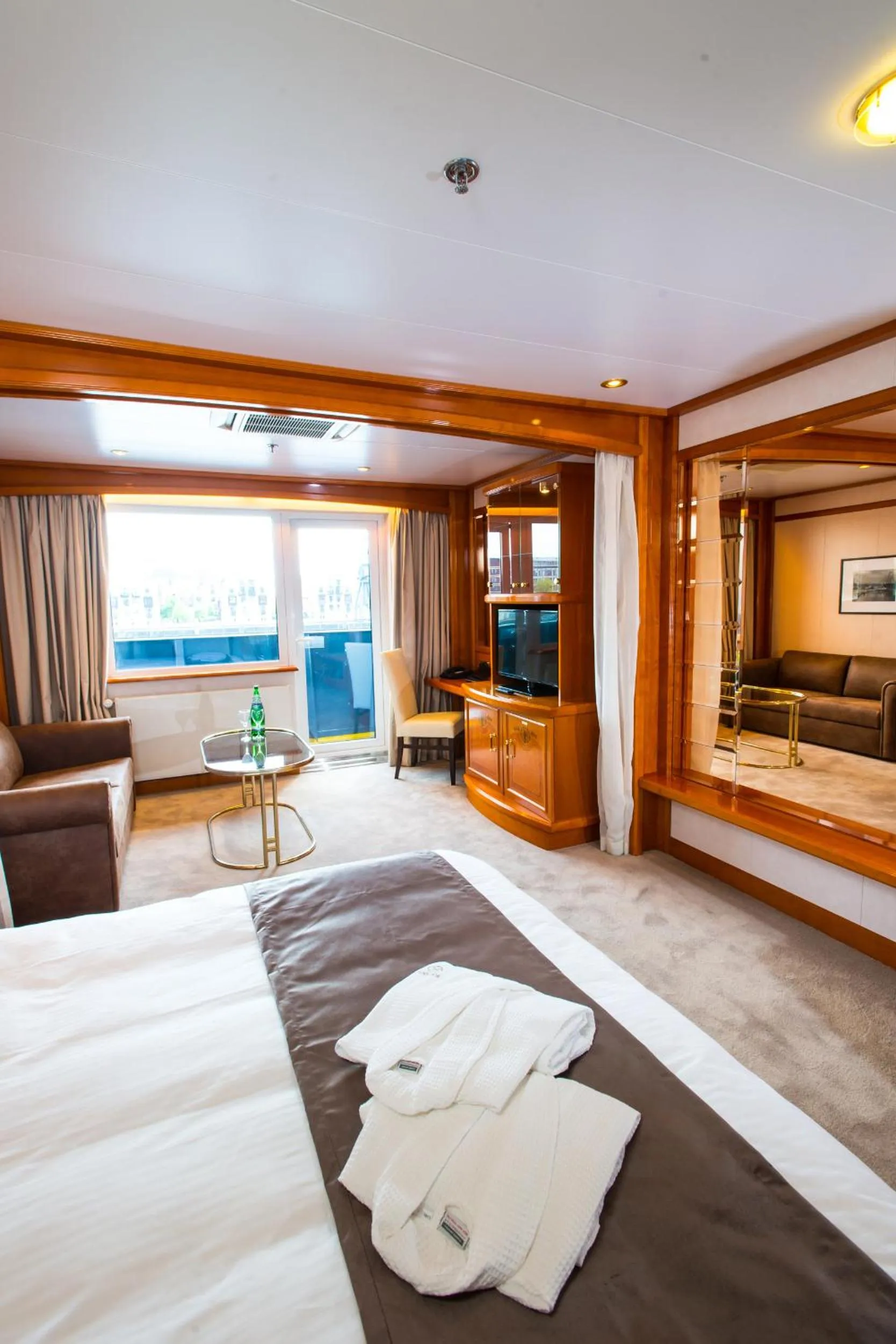Photo of the whole room, Bed in Sunborn London Yacht Hotel