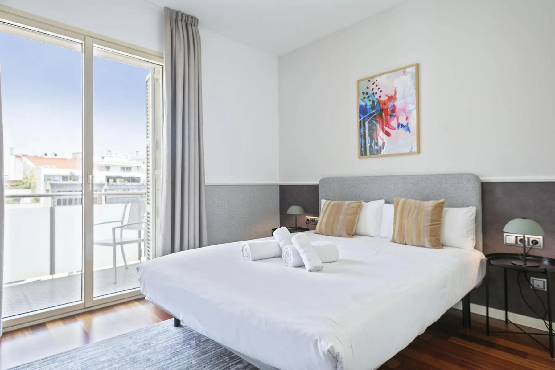 Bed in Ola Living Plaza Catalunya