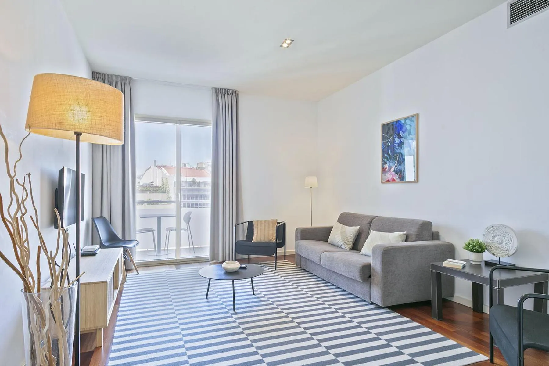 Communal lounge/ TV room, Bed in Ola Living Plaza Catalunya