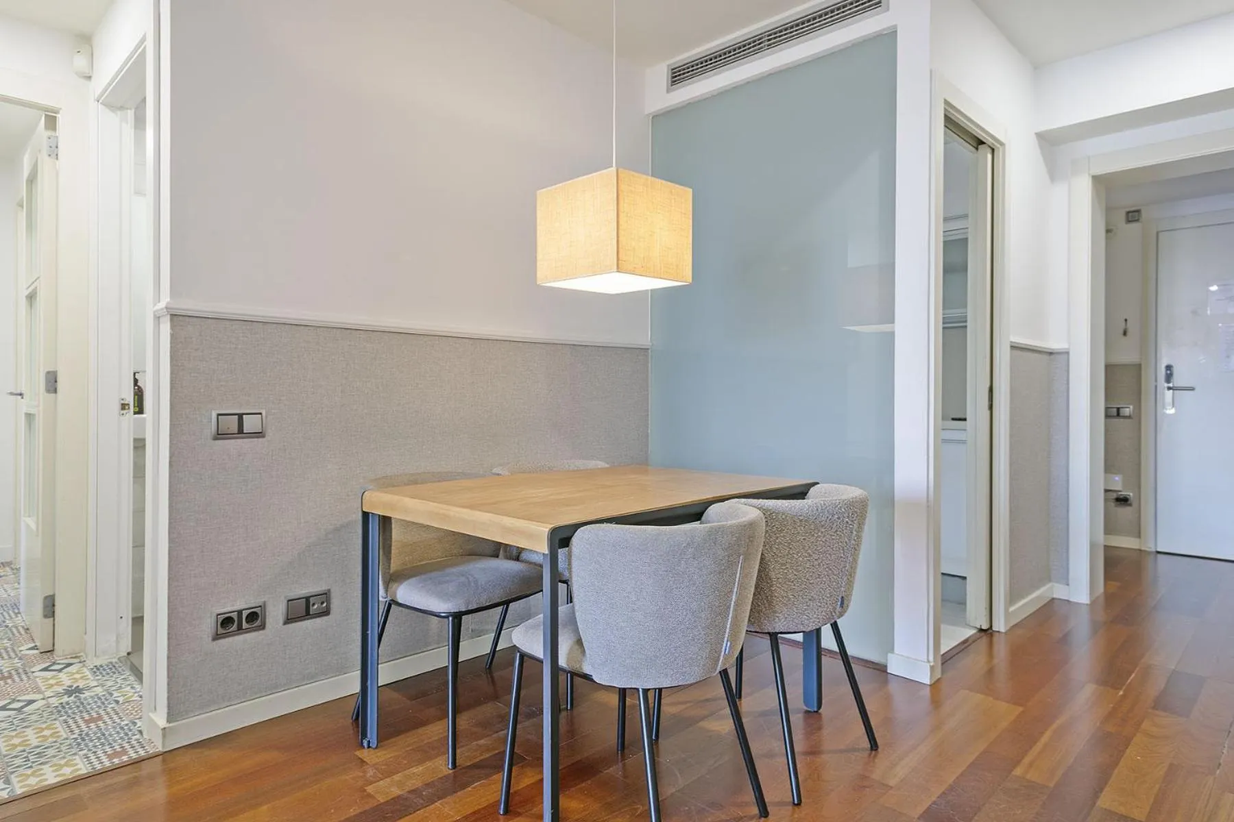 Dining area in Ola Living Plaza Catalunya