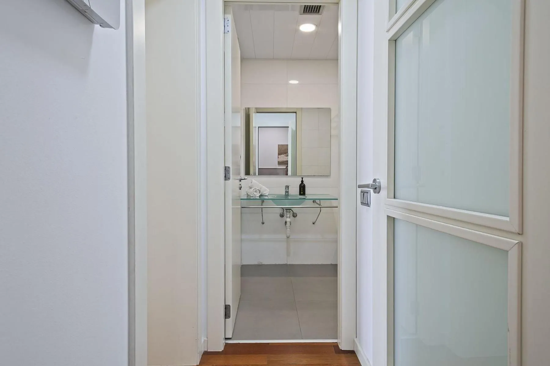 Bathroom in Ola Living Plaza Catalunya