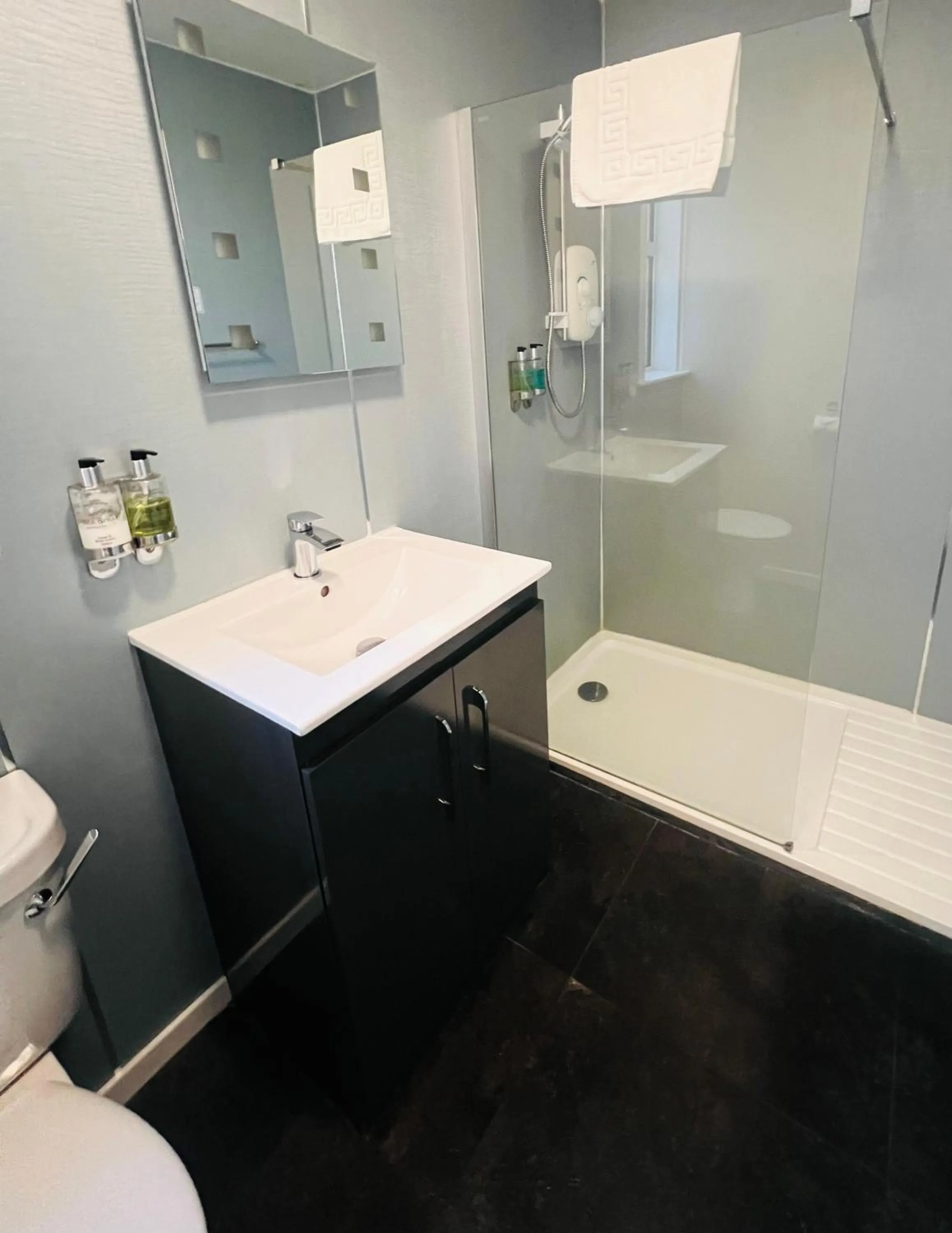 Shower in Cullen Bay Hotel