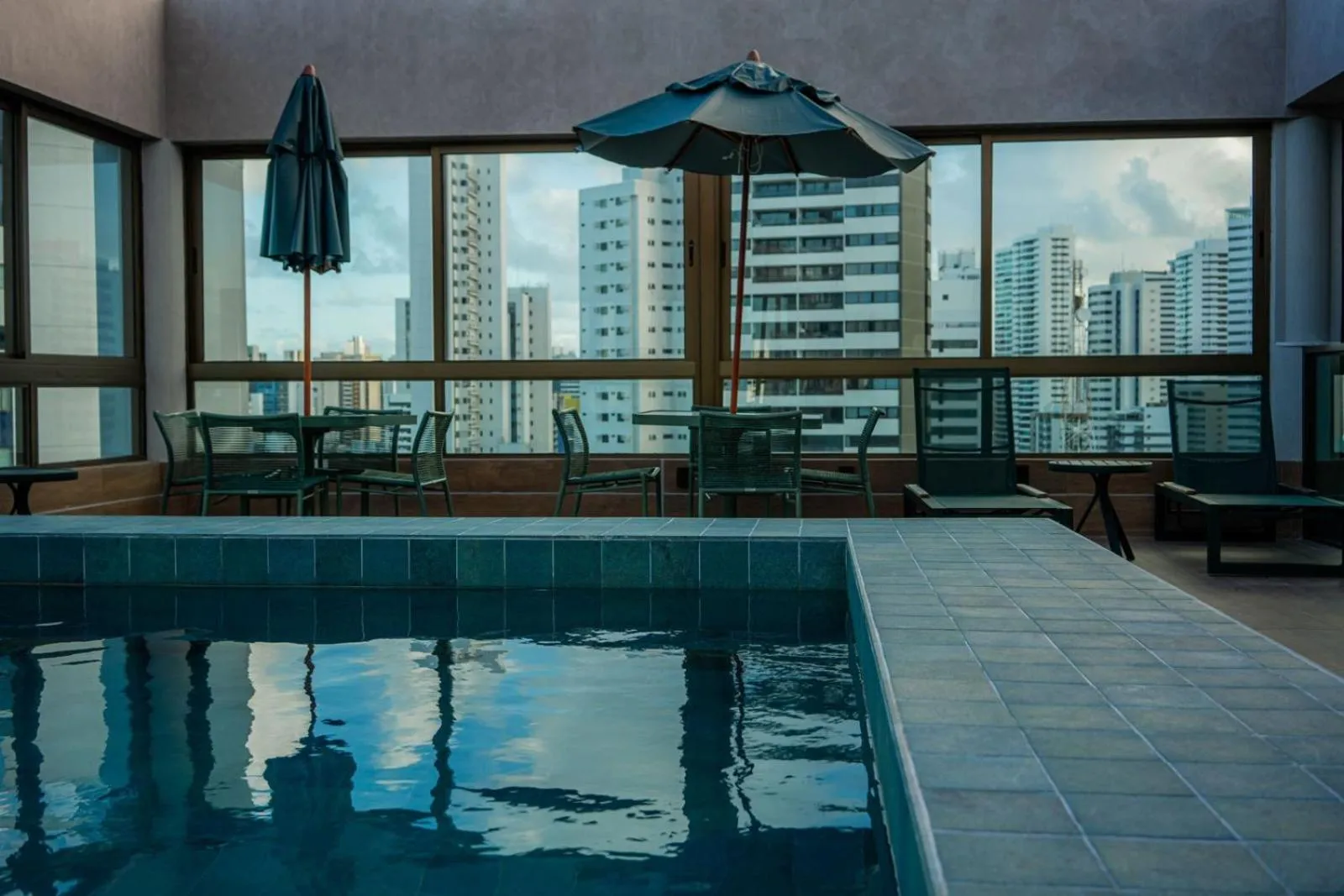 Pool view in Rooftop 470 - Novíssimo Flat Boa Viagem