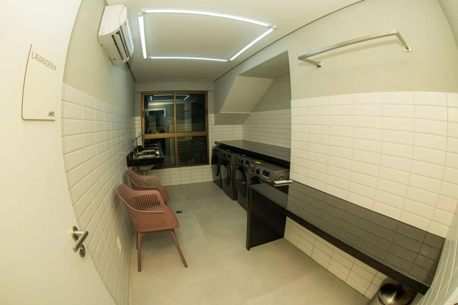washing machine in Rooftop 470 - Novíssimo Flat Boa Viagem