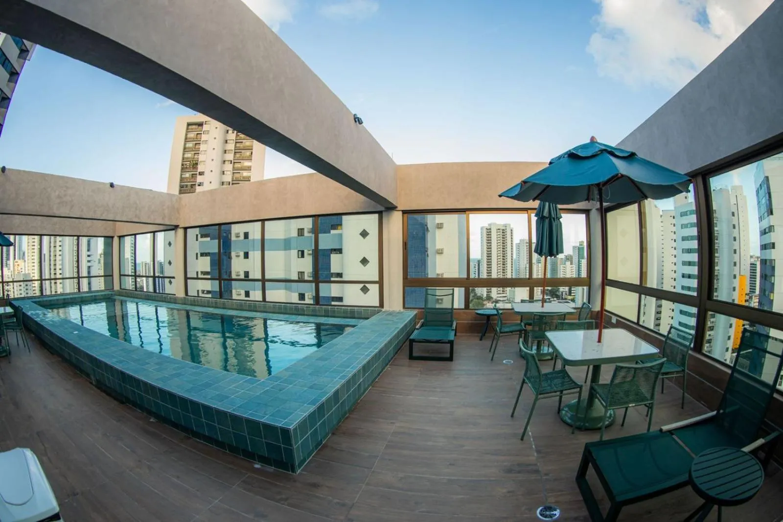 Pool view in Rooftop 470 - Novíssimo Flat Boa Viagem
