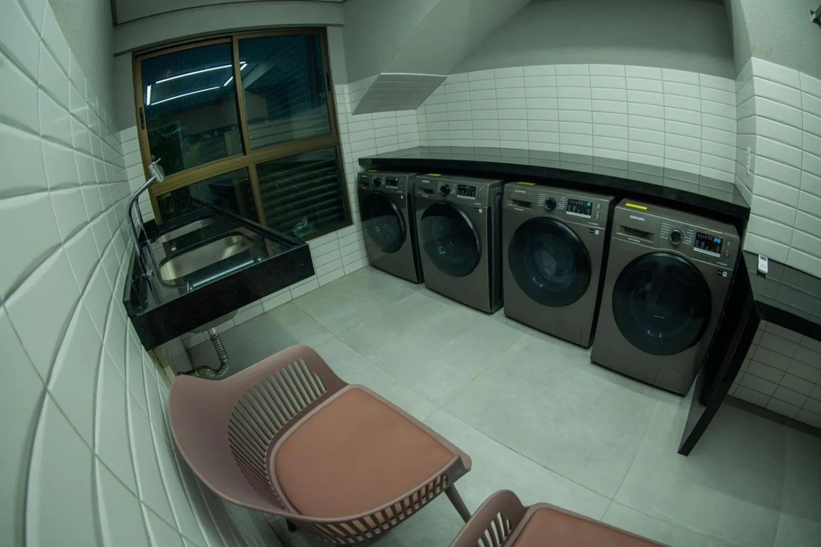 washing machine in Rooftop 470 - Novíssimo Flat Boa Viagem