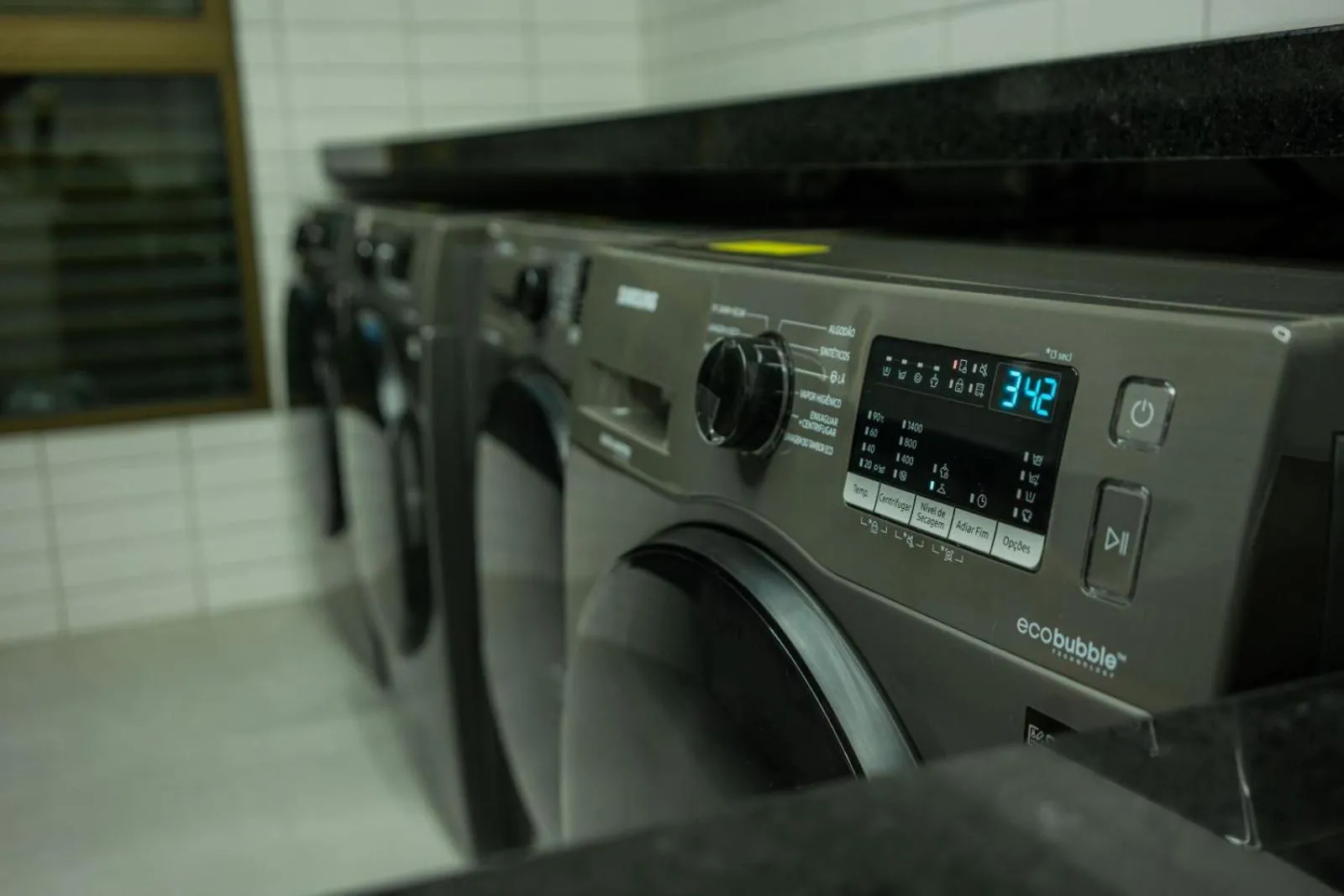 washing machine in Rooftop 470 - Novíssimo Flat Boa Viagem