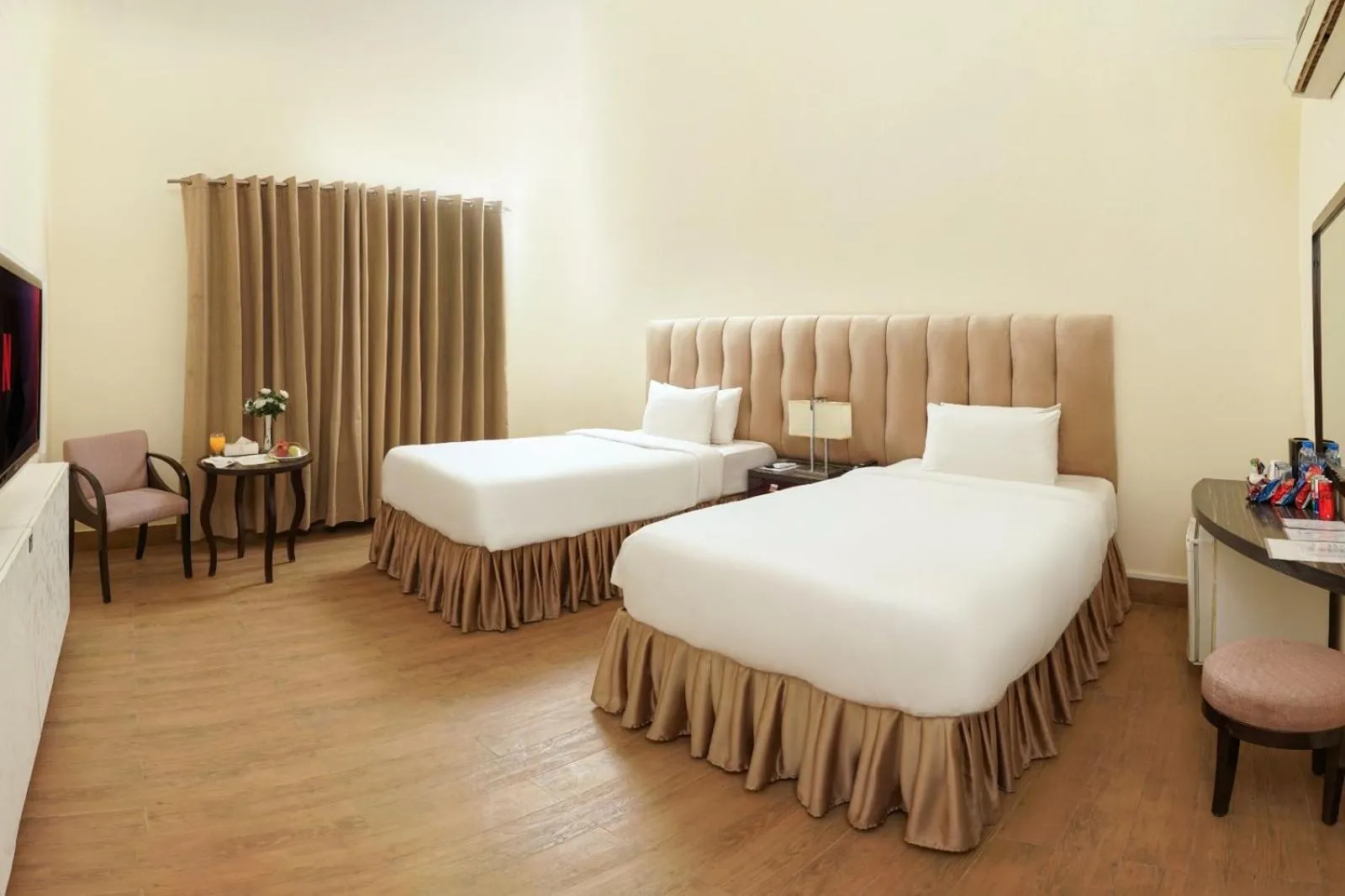 Bed in Falettis Grand Bahawalpur