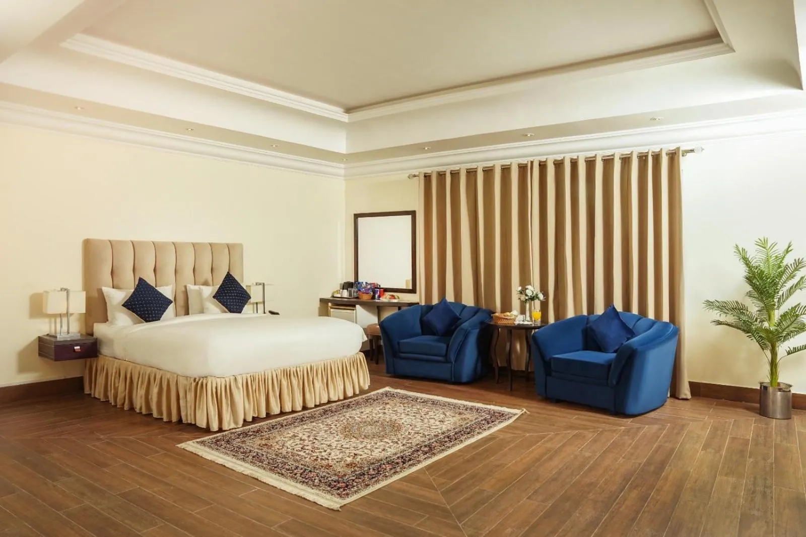 Bed in Falettis Grand Bahawalpur