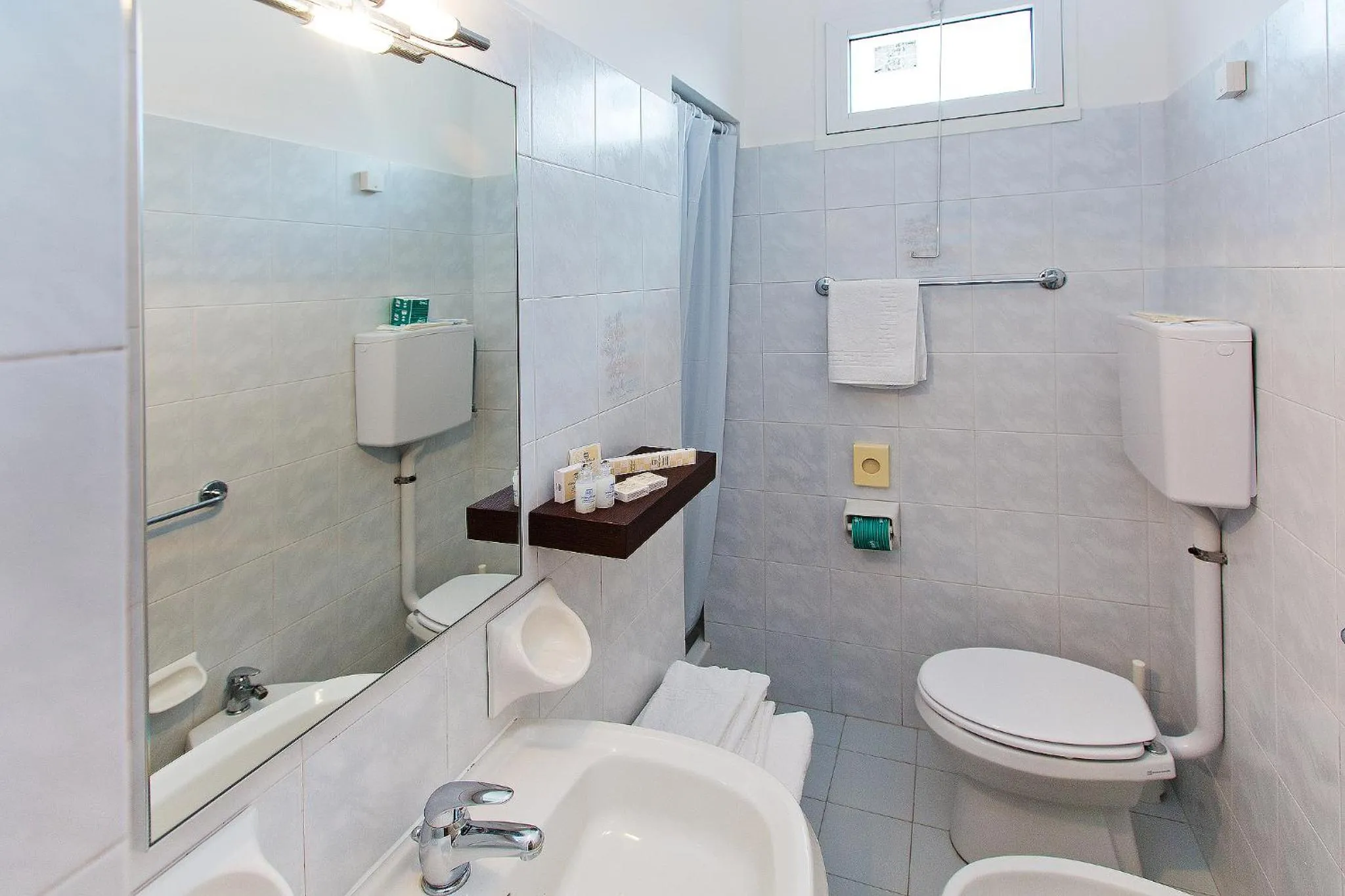 Bathroom in Hotel Mainè