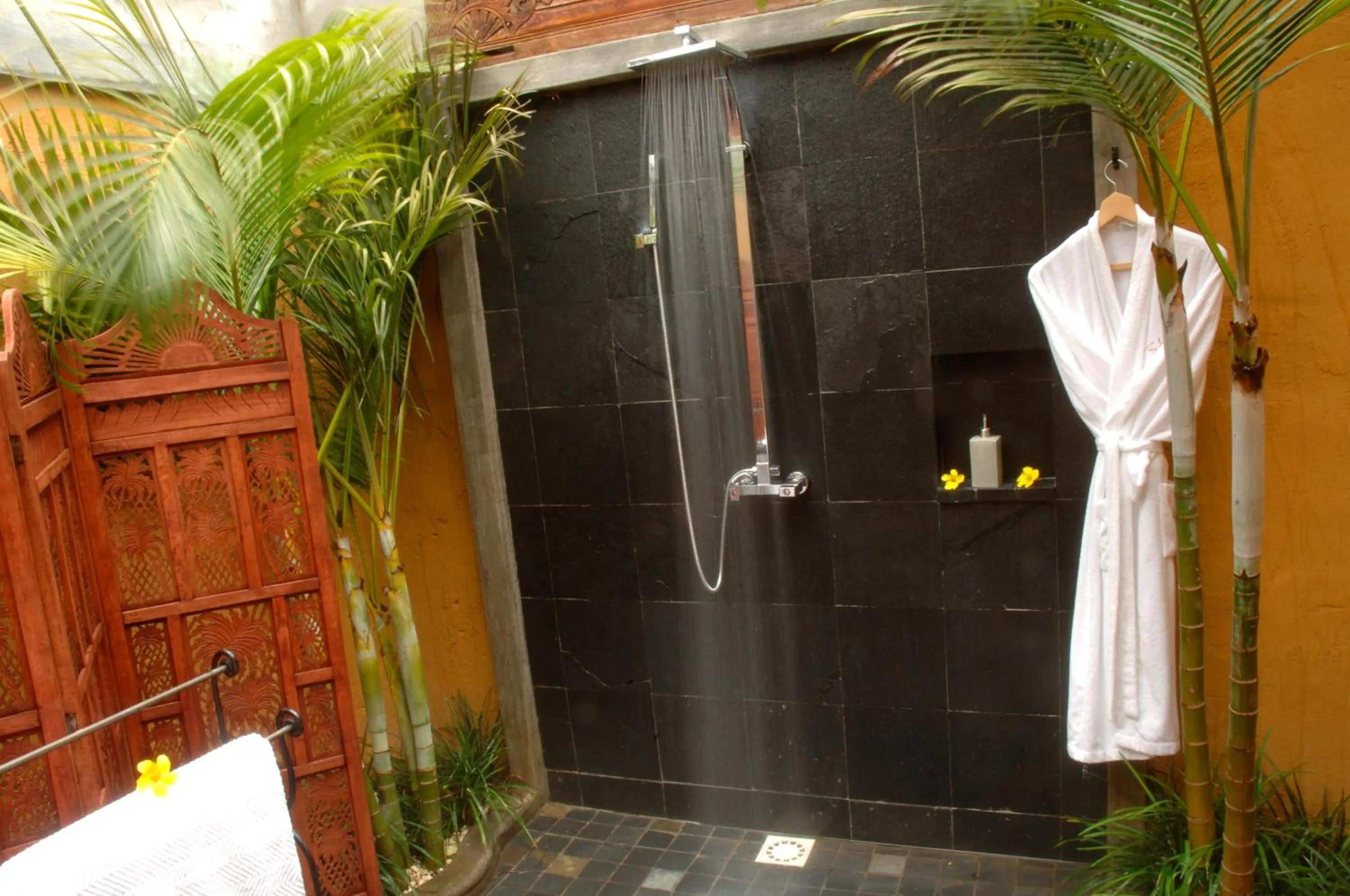 Shower in Lakaz Chamarel Exclusive Lodge