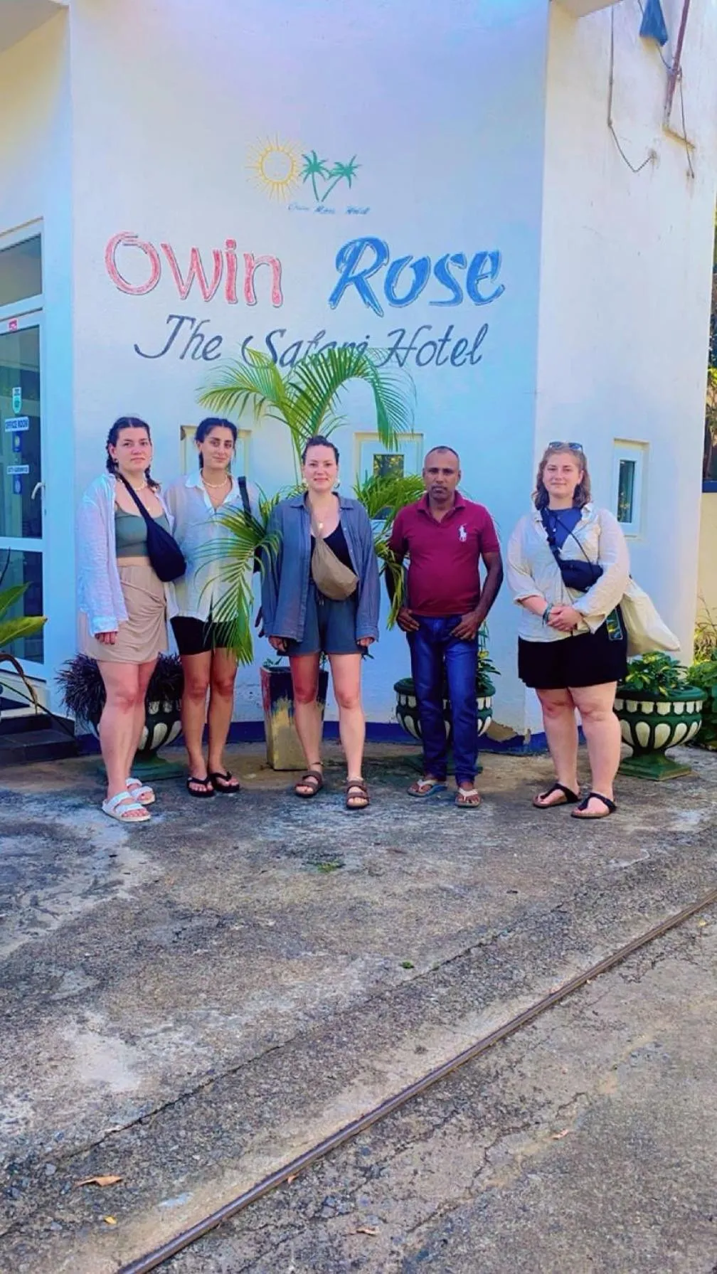 group of guests in Owin Rose Yala Safari Hotel