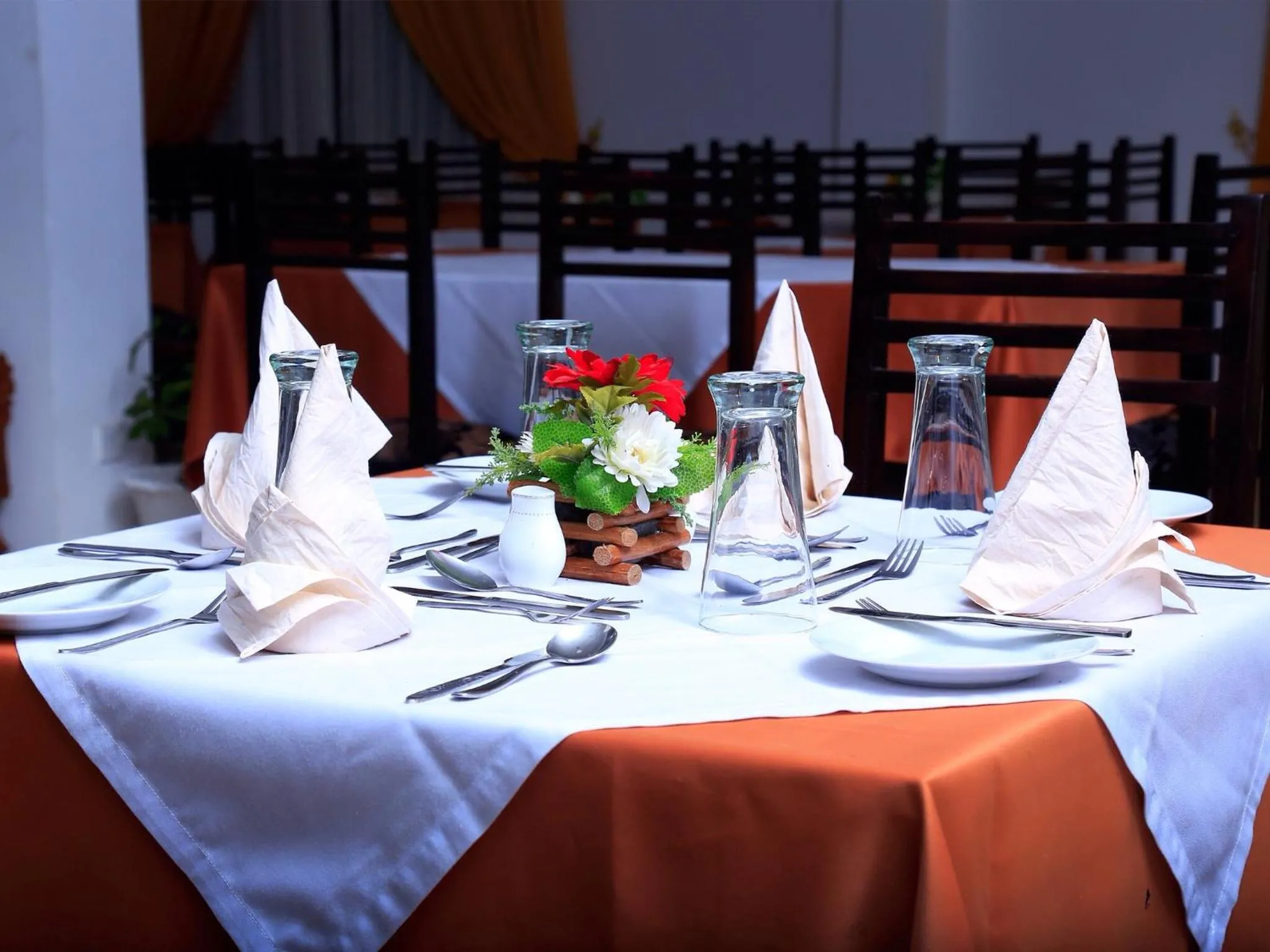 Restaurant/places to eat in Owin Rose Yala Safari Hotel