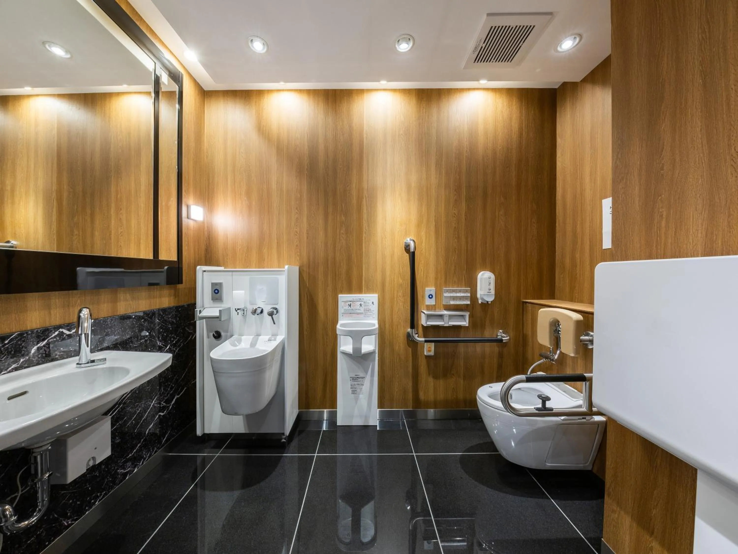 Toilet in APA Hotel Hatchobori Ekimae