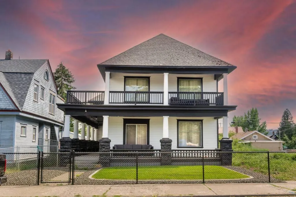 Historic 2 KING BED 1 Bath Near Downtown Spokane