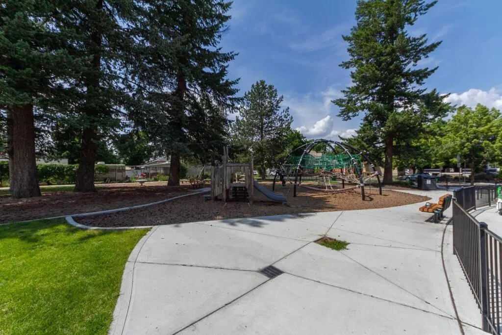 Historic 2 KING BED 1 Bath Near Downtown Spokane